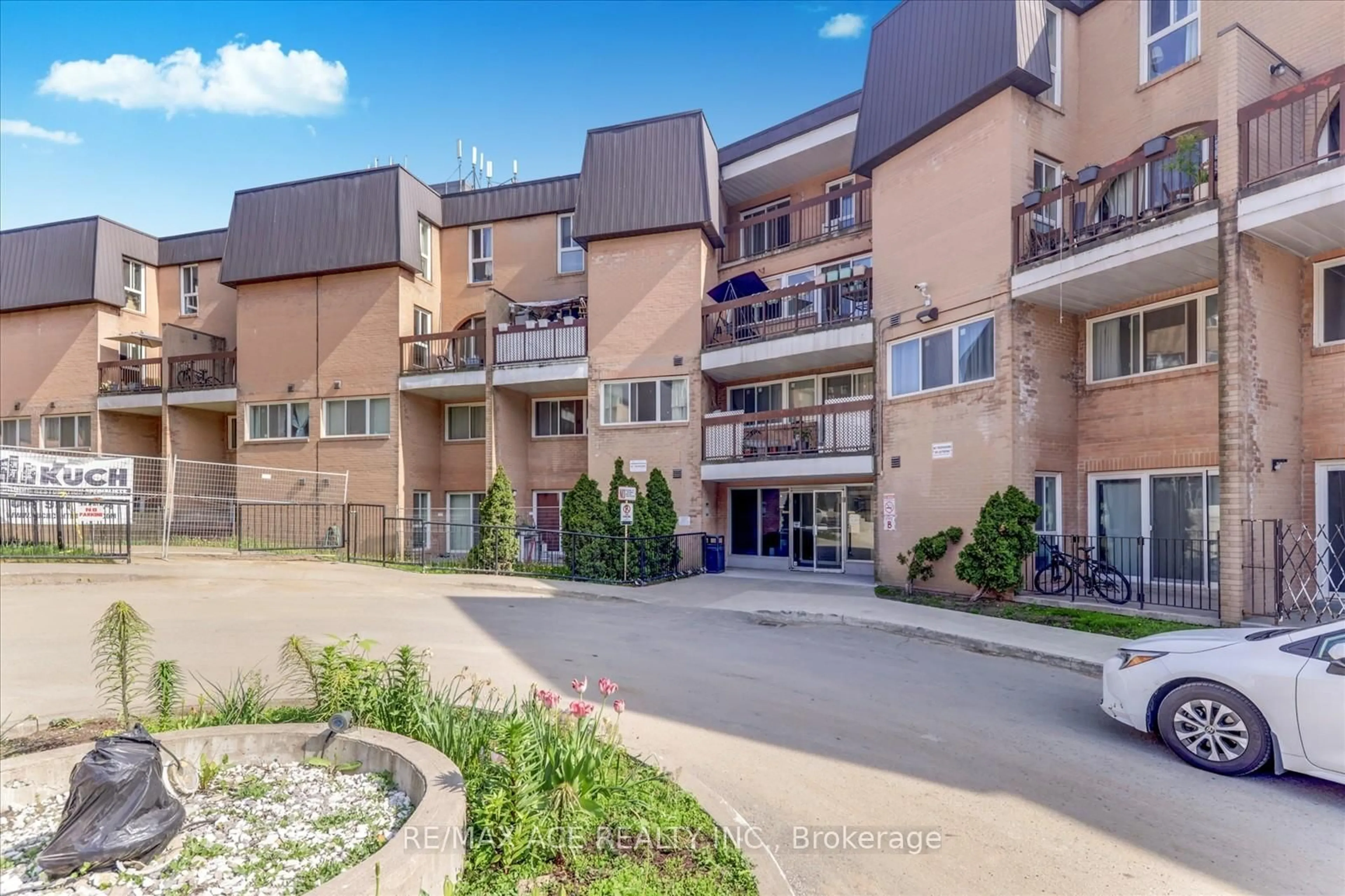 A pic from outside/outdoor area/front of a property/back of a property/a pic from drone, mountain view for 100 Mornelle Crt #2033, Toronto Ontario M1E 4X2