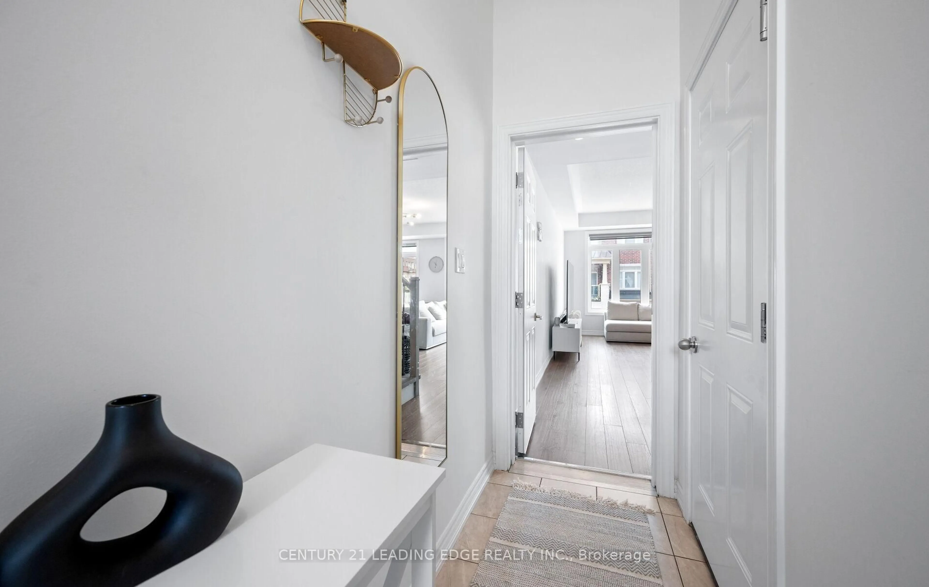 Indoor entryway for 2740 William Jackson Dr, Pickering Ontario L1X 0E6