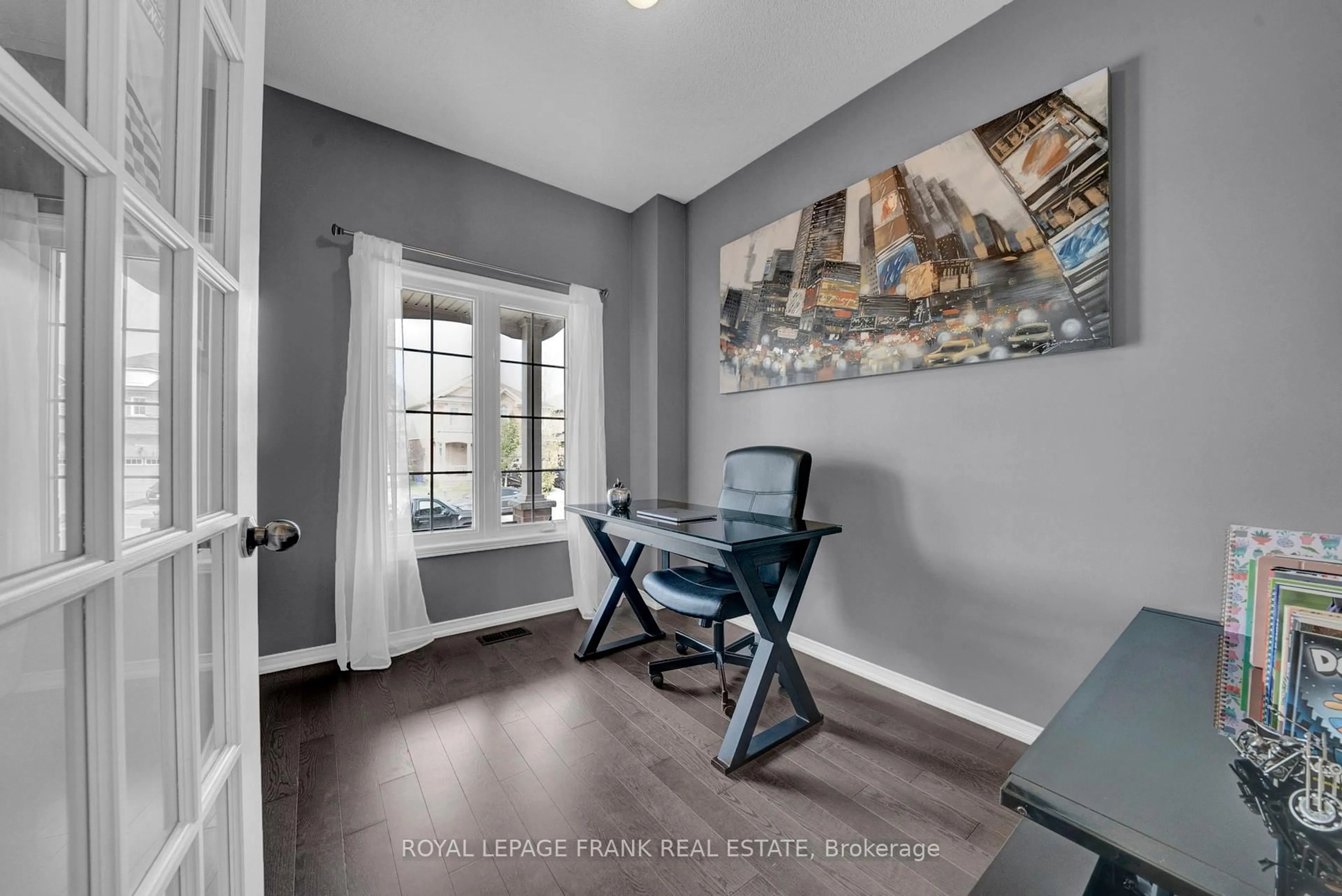 Indoor entryway for 19 Jack Roach St, Clarington Ontario L1C 0S8