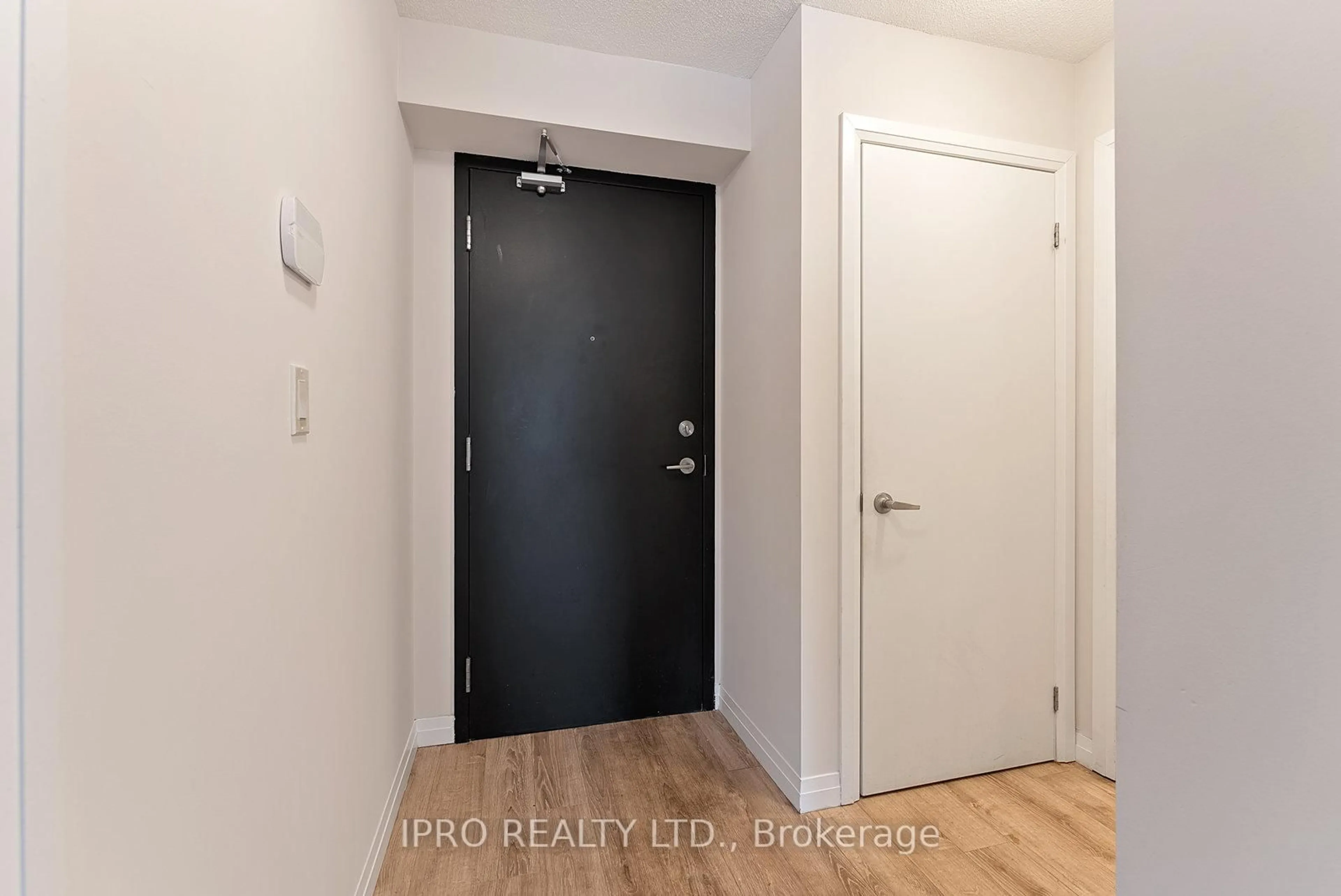 Indoor entryway for 2150 Lawrence Ave #1609, Toronto Ontario M1R 3A7