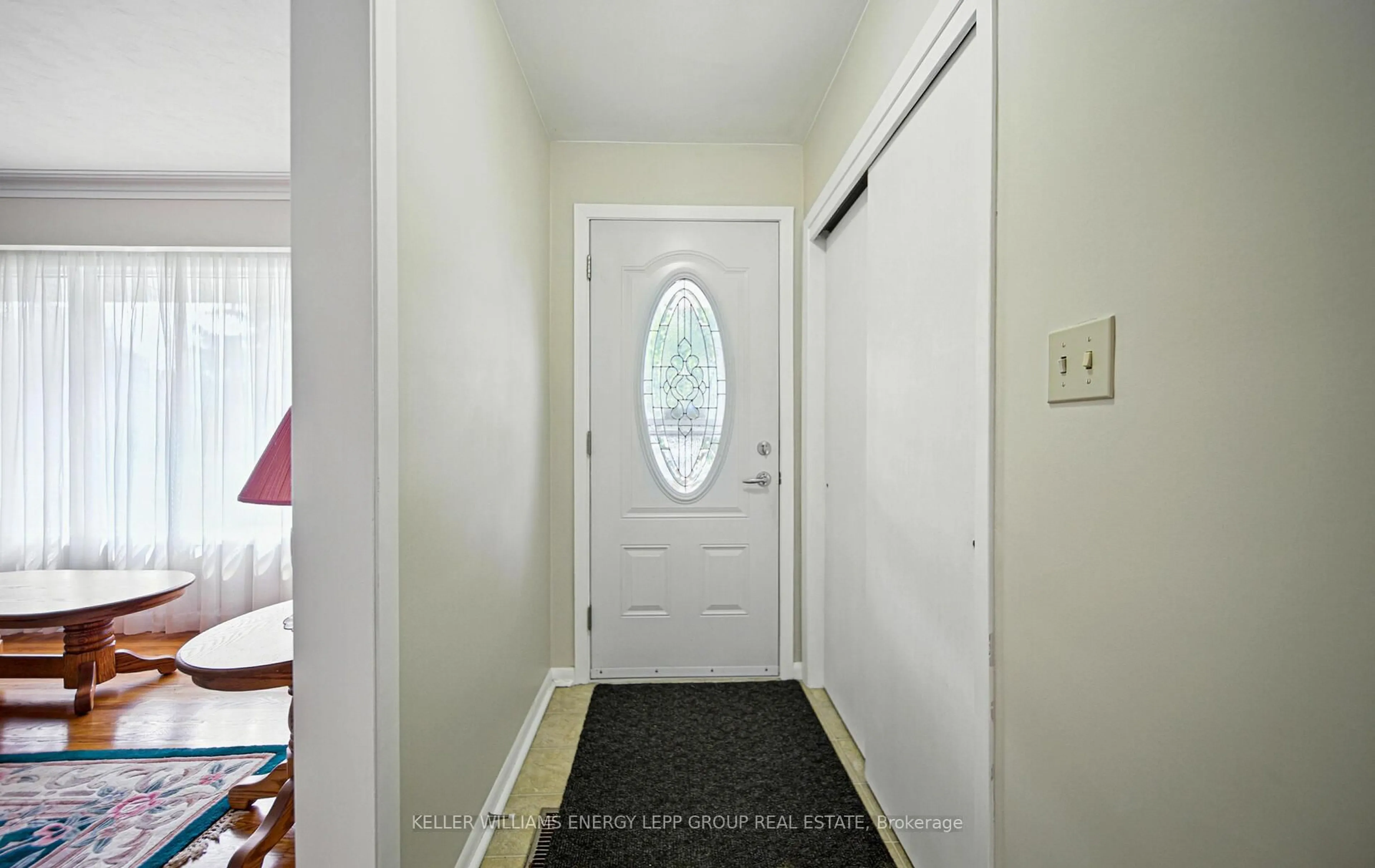 Indoor entryway for 71 Parkway Cres, Clarington Ontario L1C 1C2