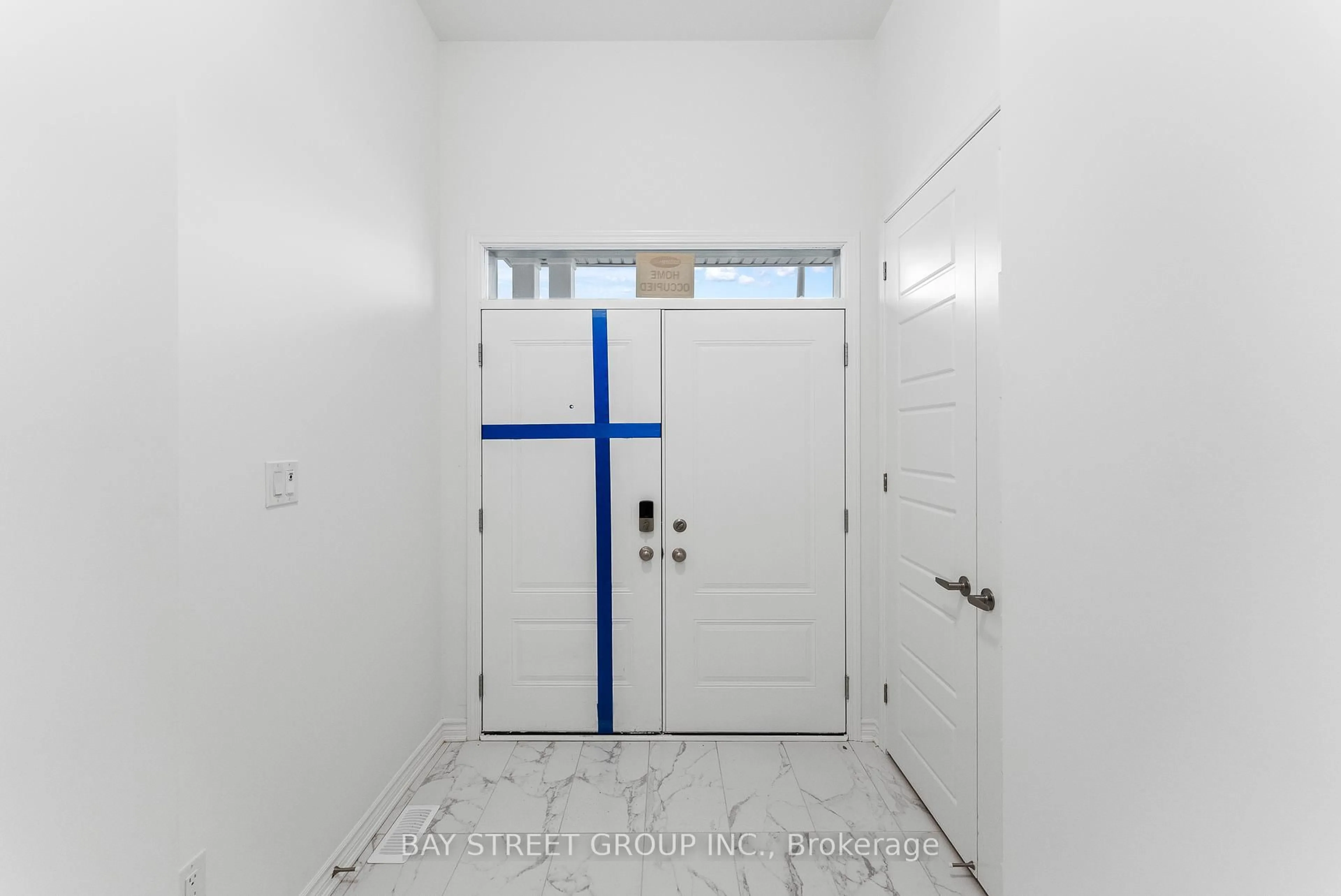 Indoor entryway for 3316 Marchington Sq, Pickering Ontario L1X 0T1