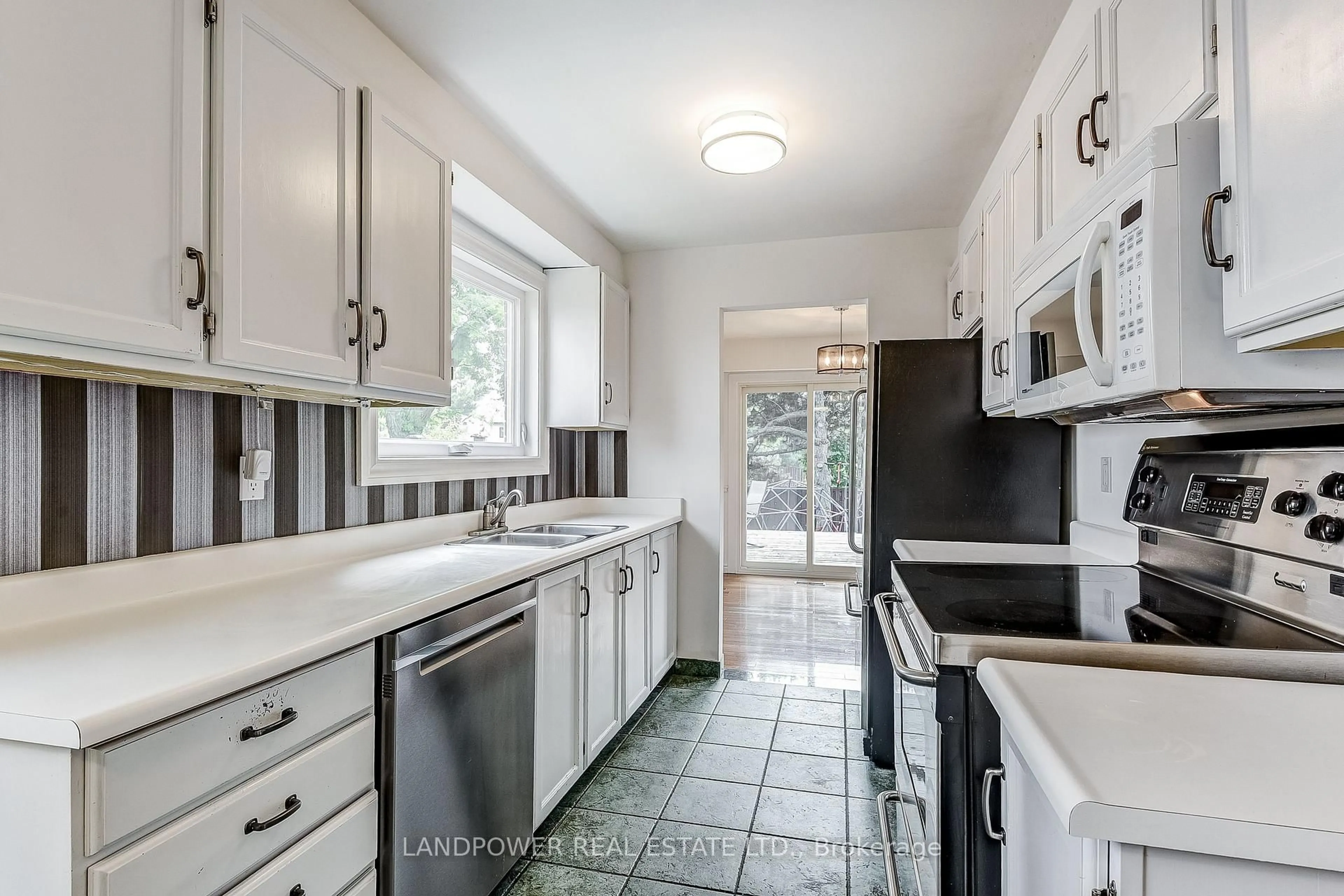 Standard kitchen, ceramic/tile floor for 134 Frank Rivers Dr, Toronto Ontario M1W 3N4