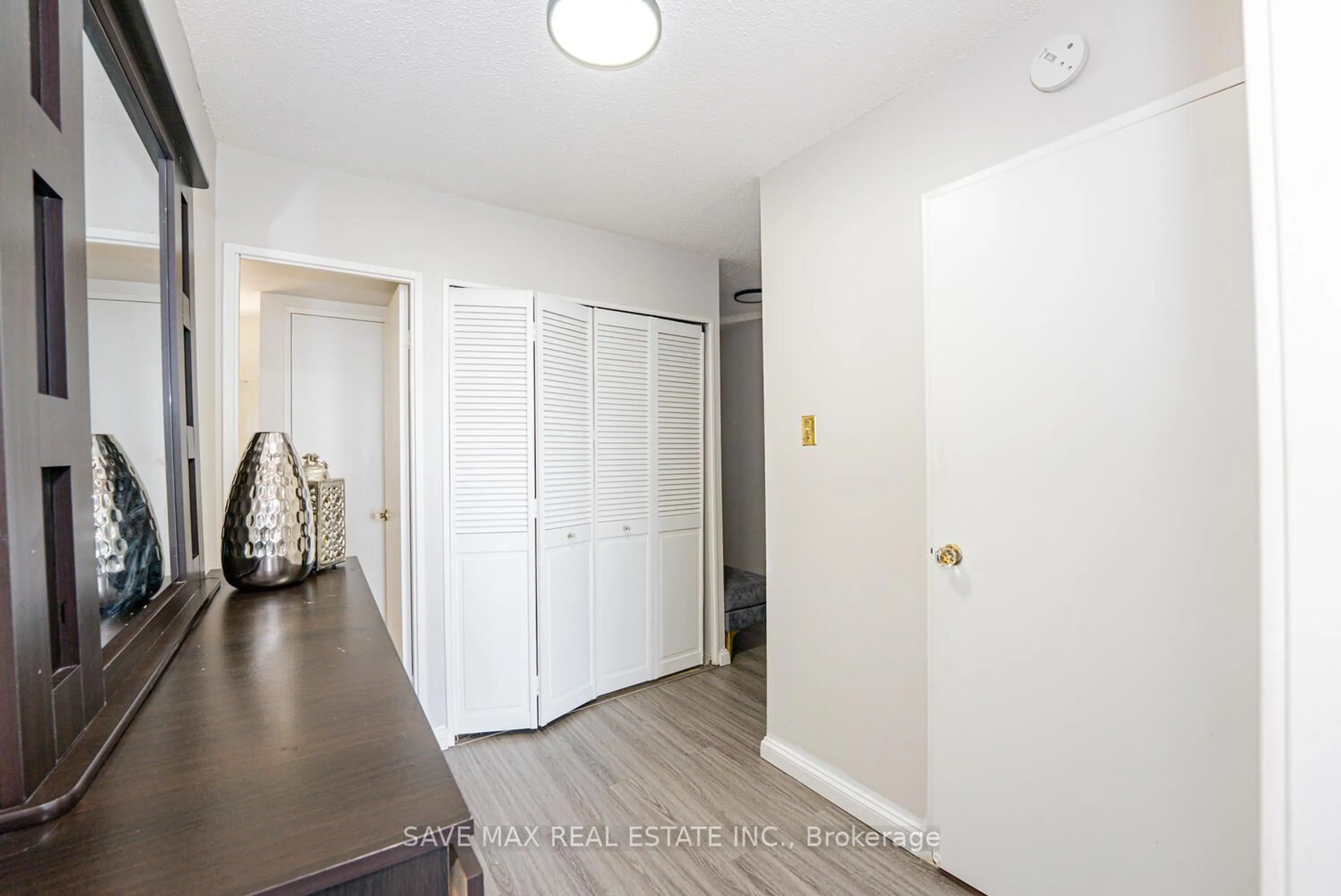 Indoor entryway for 44 Falby Crt #1203, Ajax Ontario L1S 3L1