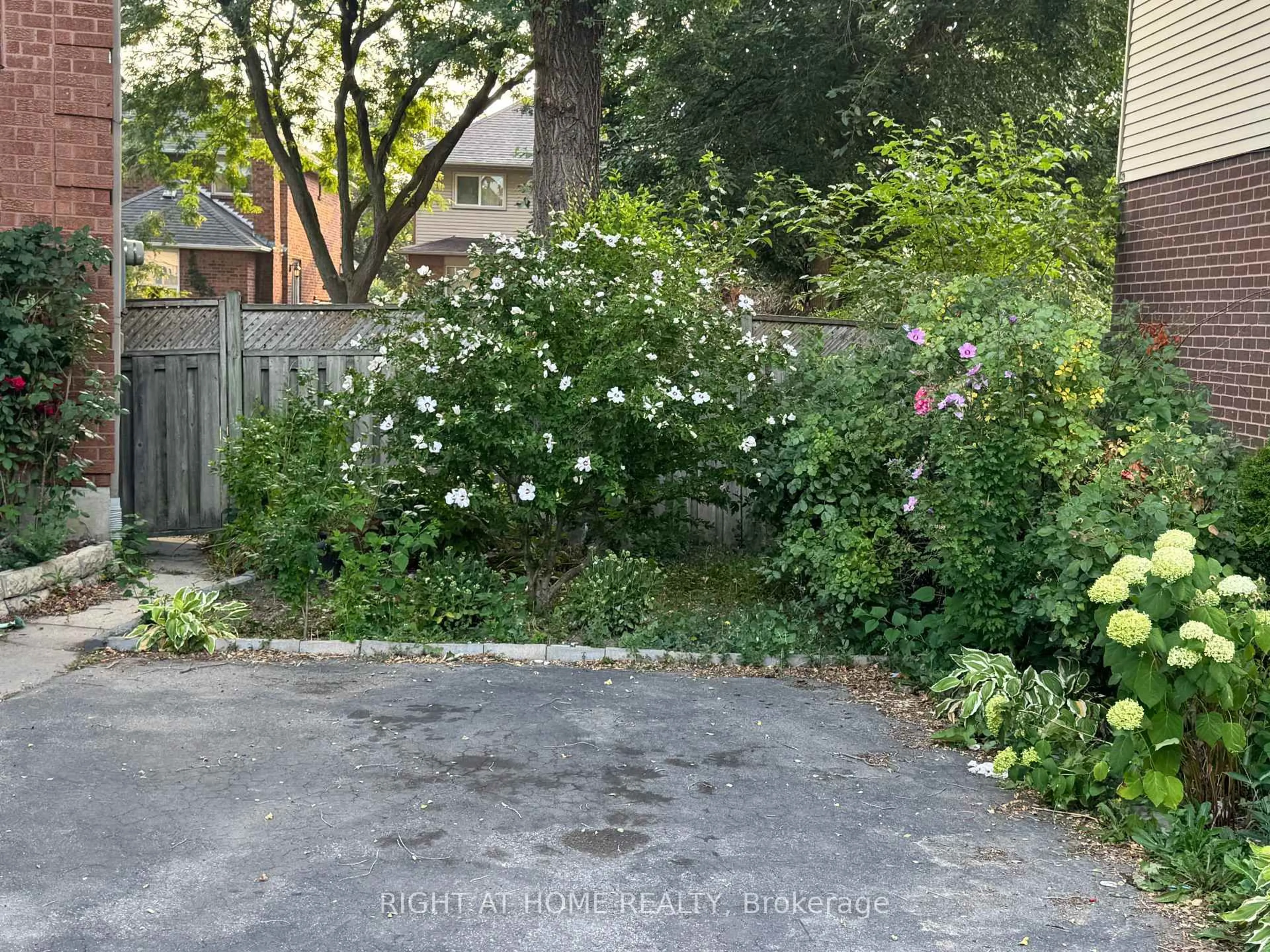 Unknown for 141 Sandown Ave, Toronto Ontario M1N 3W6