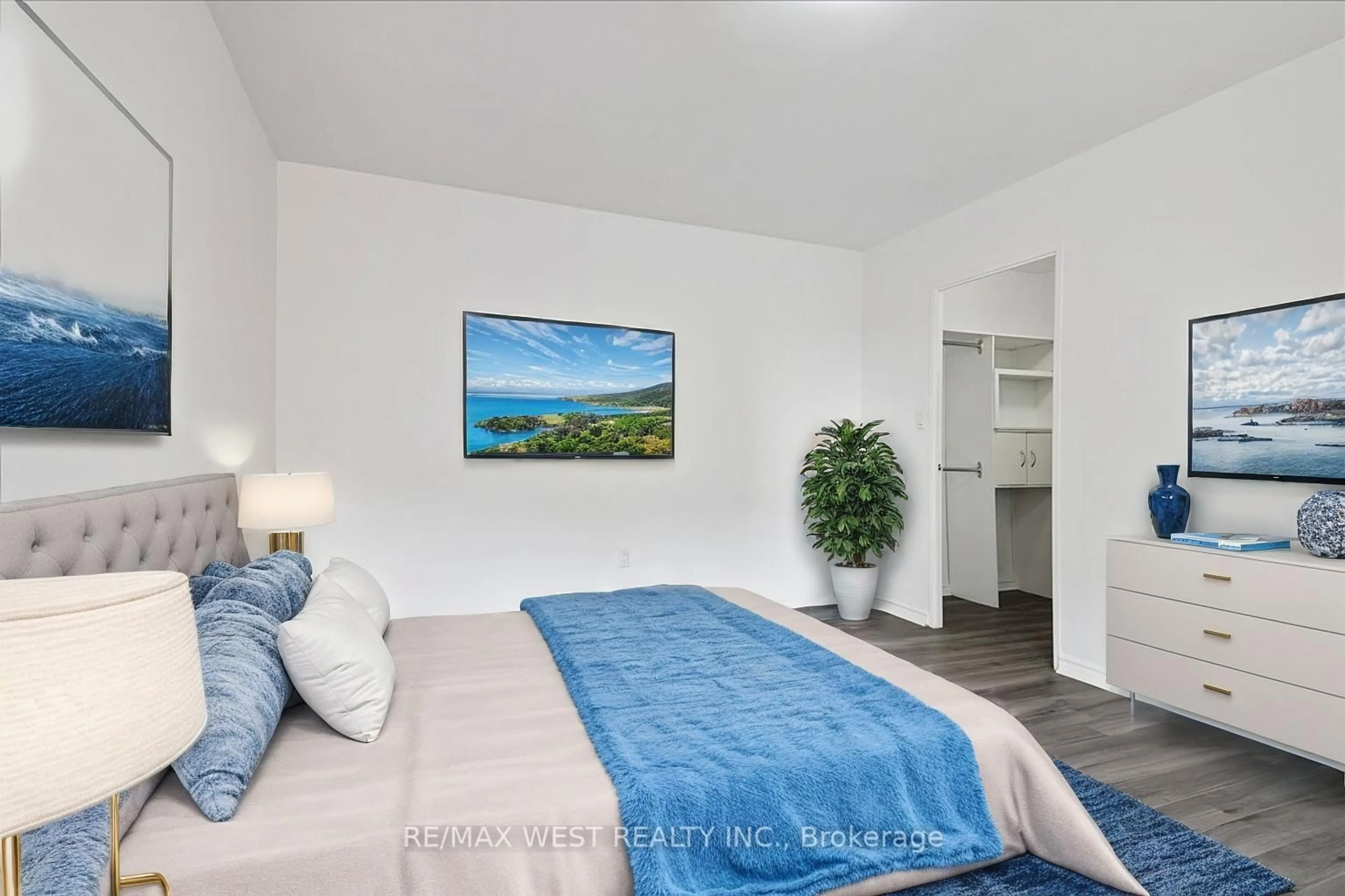 Bedroom with bed, unknown for 5 Massey Sq #1514, Toronto Ontario M4C 5L6
