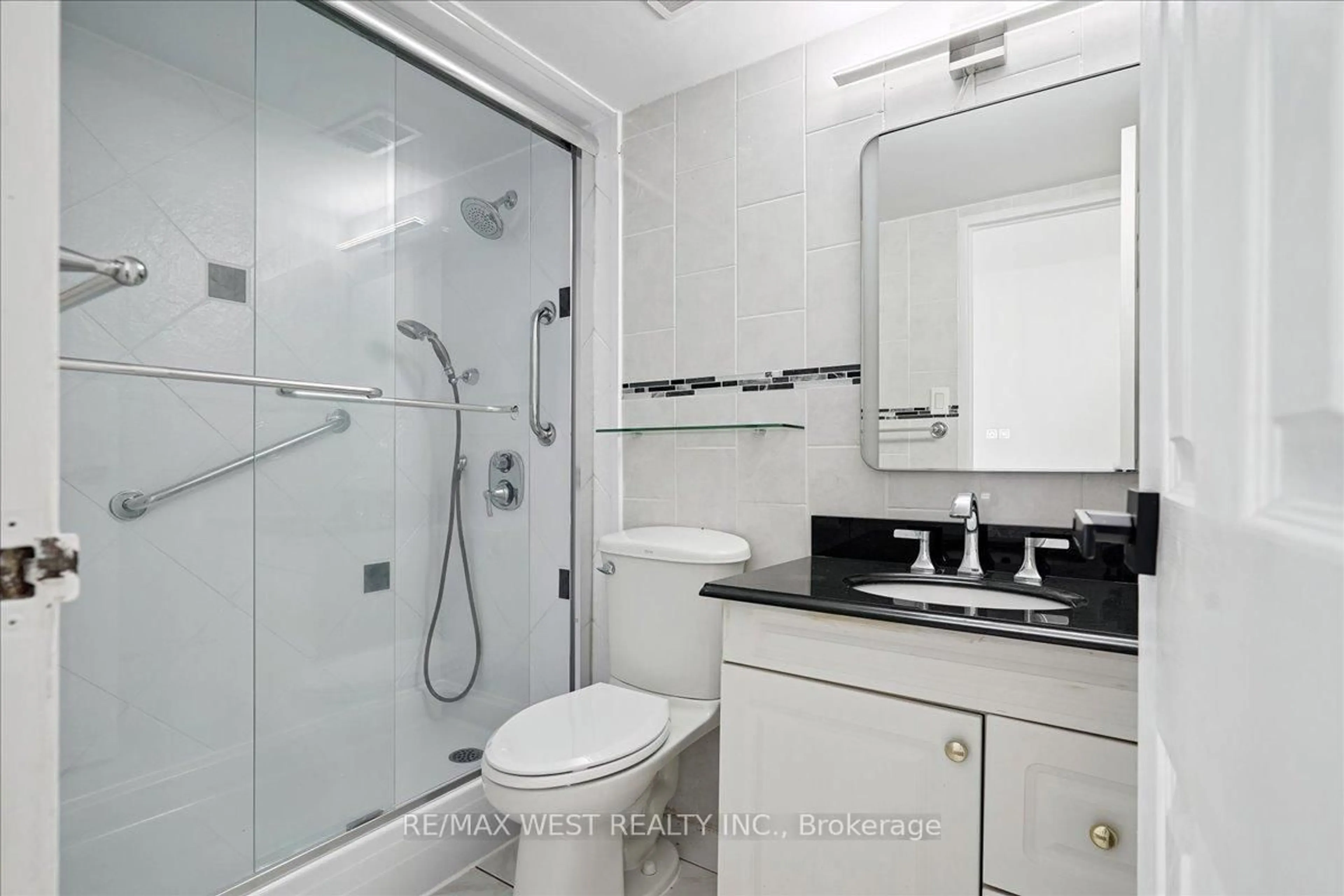 Standard bathroom, ceramic/tile floor for 5 Massey Sq #1514, Toronto Ontario M4C 5L6