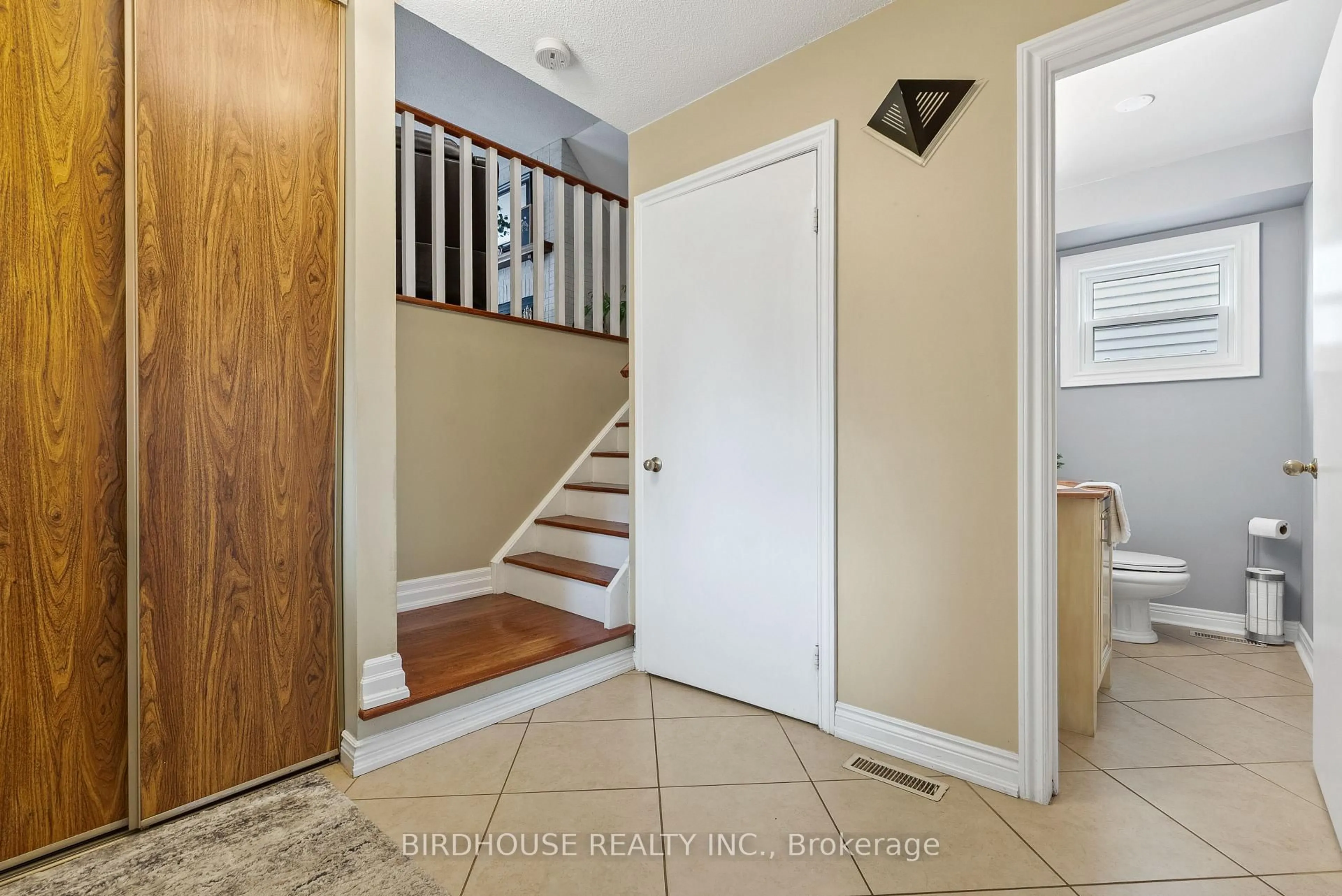 Indoor entryway for 60 Cornwall Dr, Ajax Ontario L1T 3G1