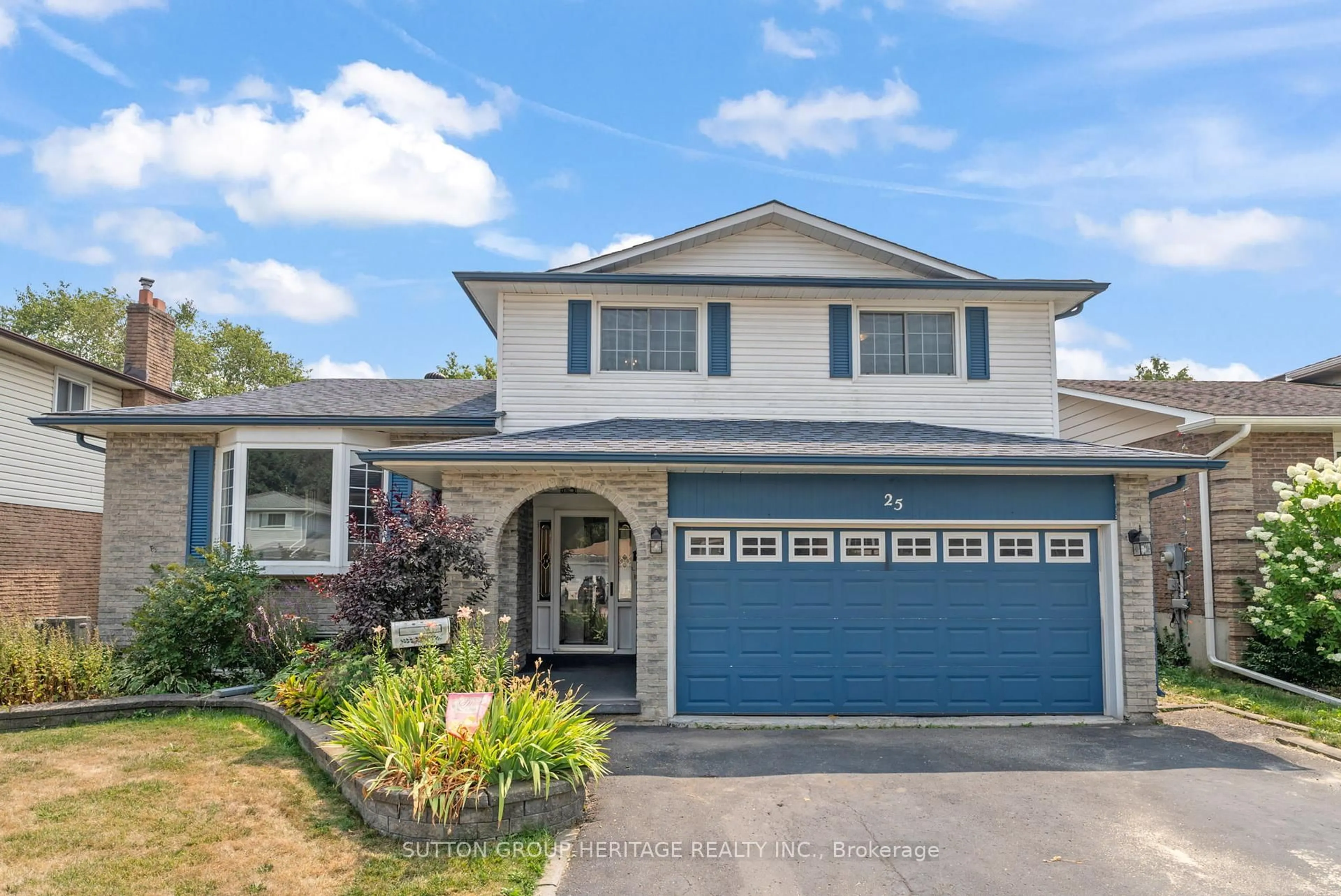 Home with vinyl exterior material, street for 25 Carruthers Dr, Clarington Ontario L1C 3S3