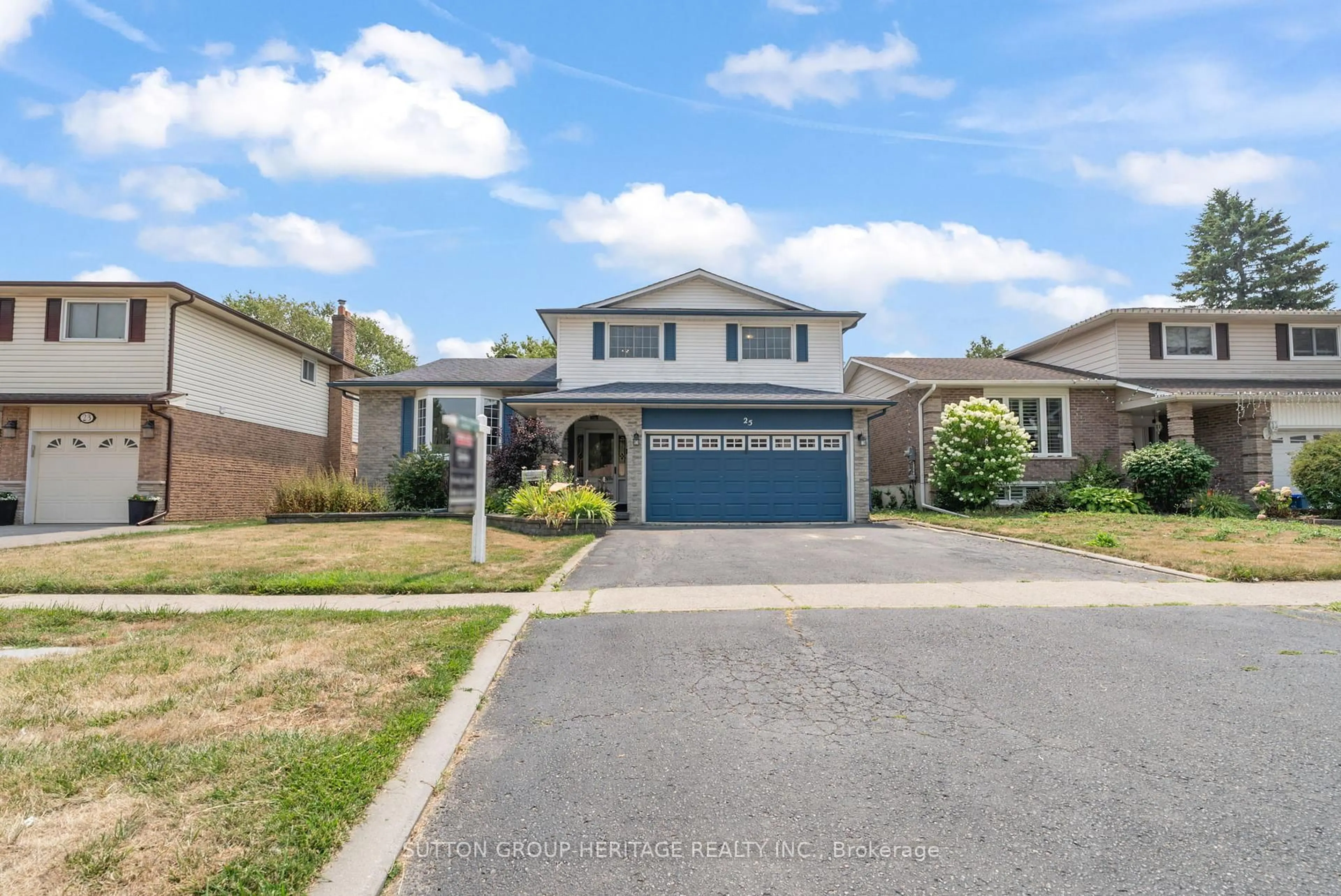 Home with vinyl exterior material, street for 25 Carruthers Dr, Clarington Ontario L1C 3S3