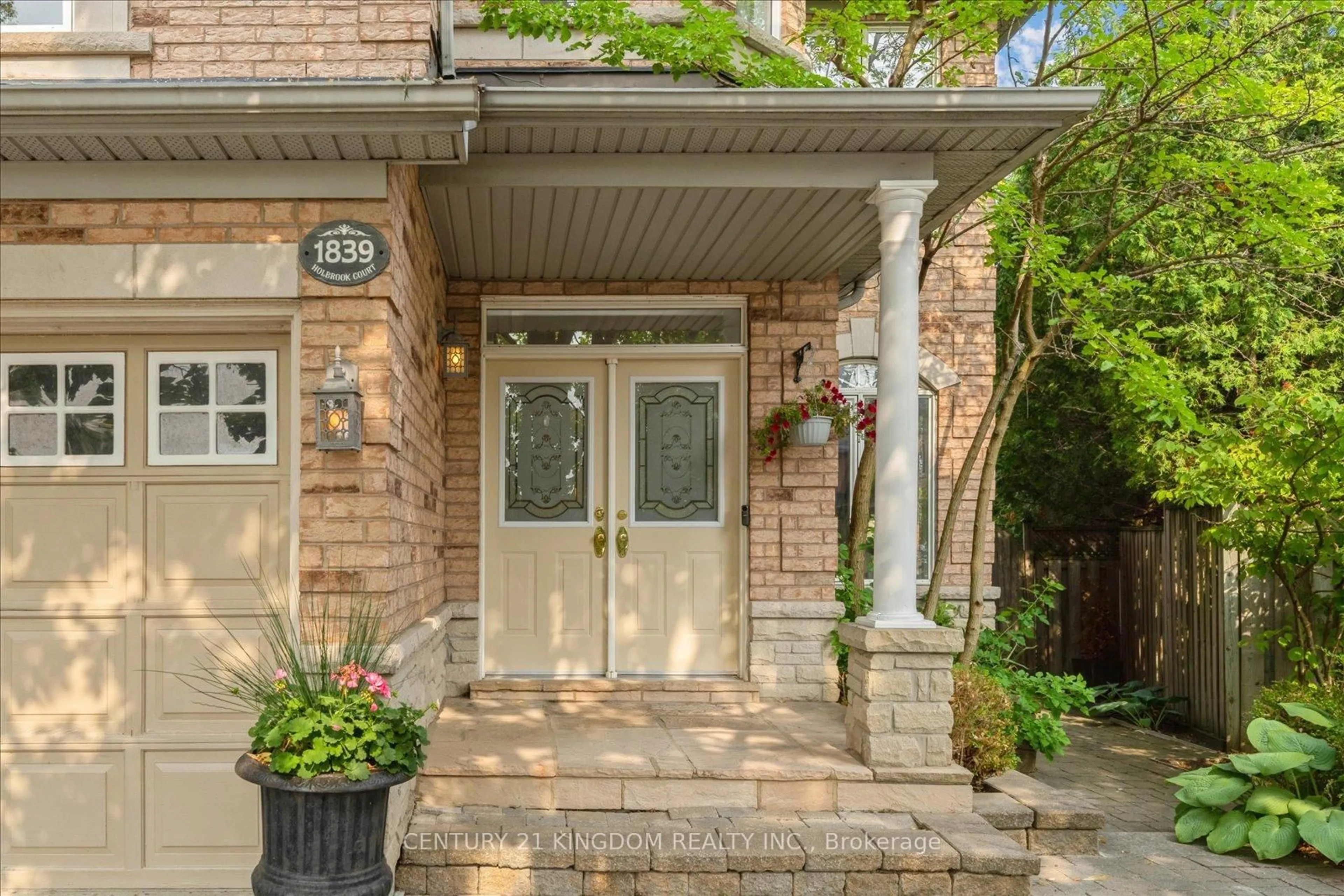 Indoor entryway for 1839 Holbrook Crt, Pickering Ontario L1V 7C2