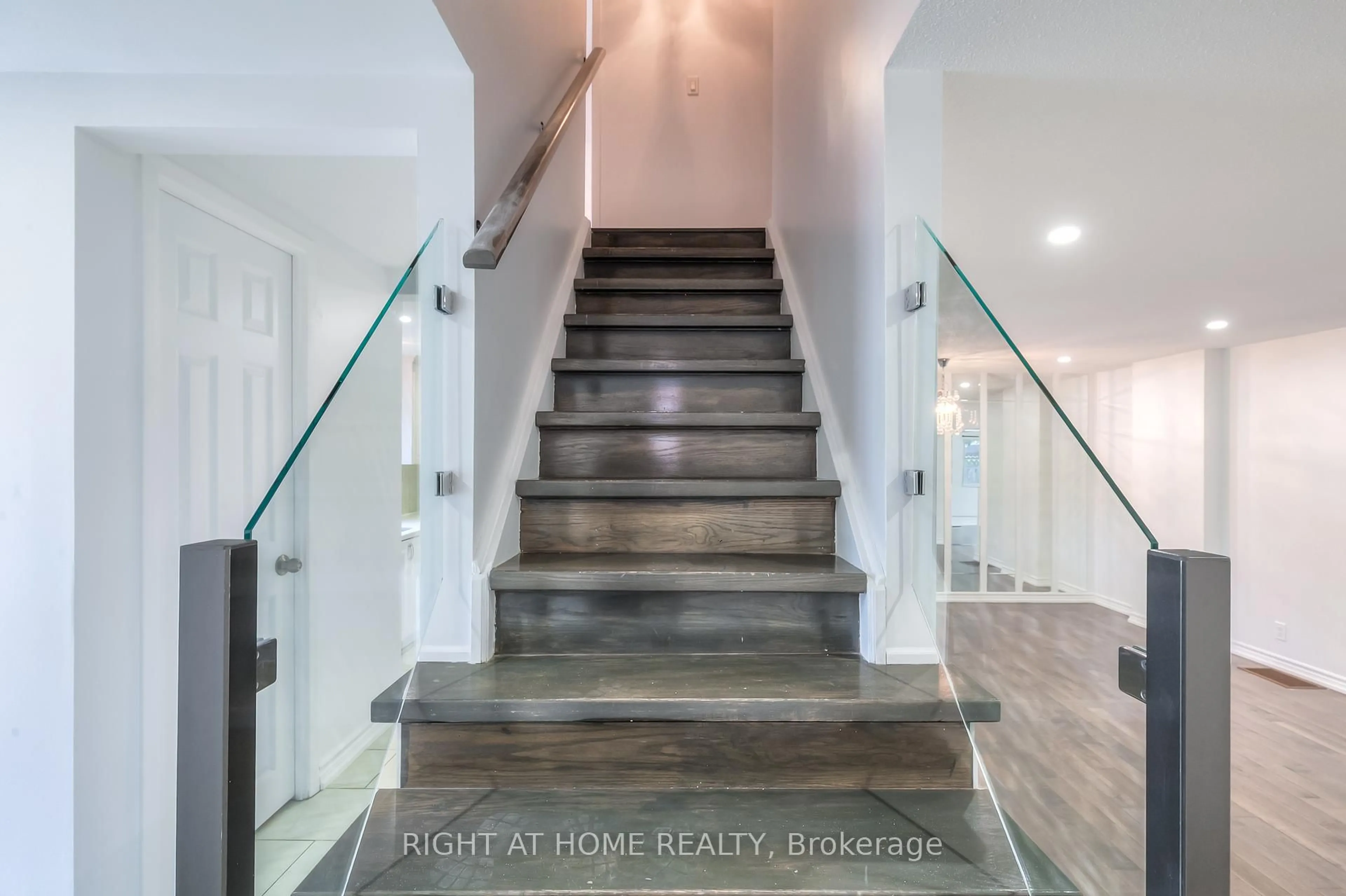 Stairs for 8 Madras Cres, Toronto Ontario M1G 3L1