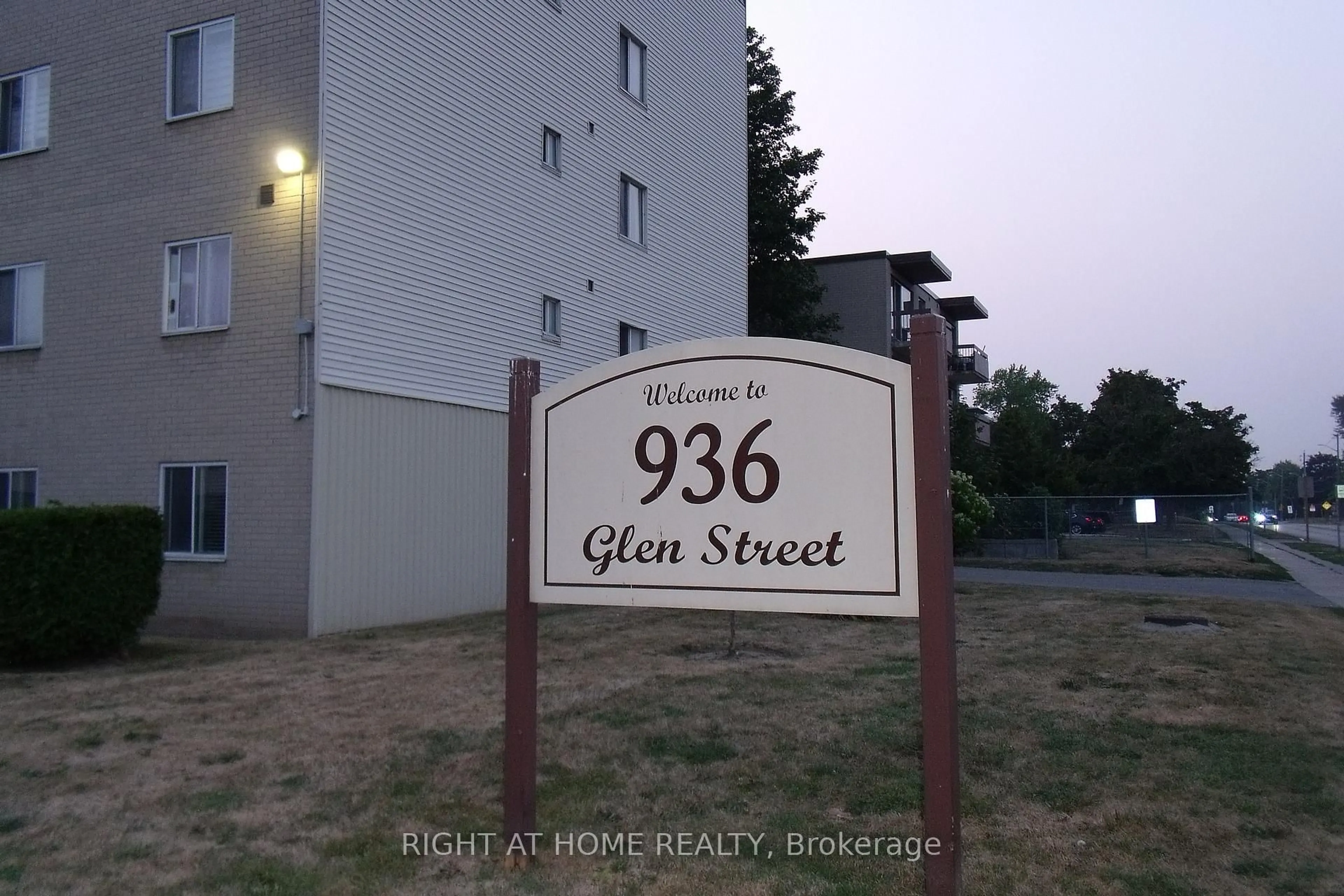 Unknown for 936 Glen St #414, Oshawa Ontario L1J 5Z7