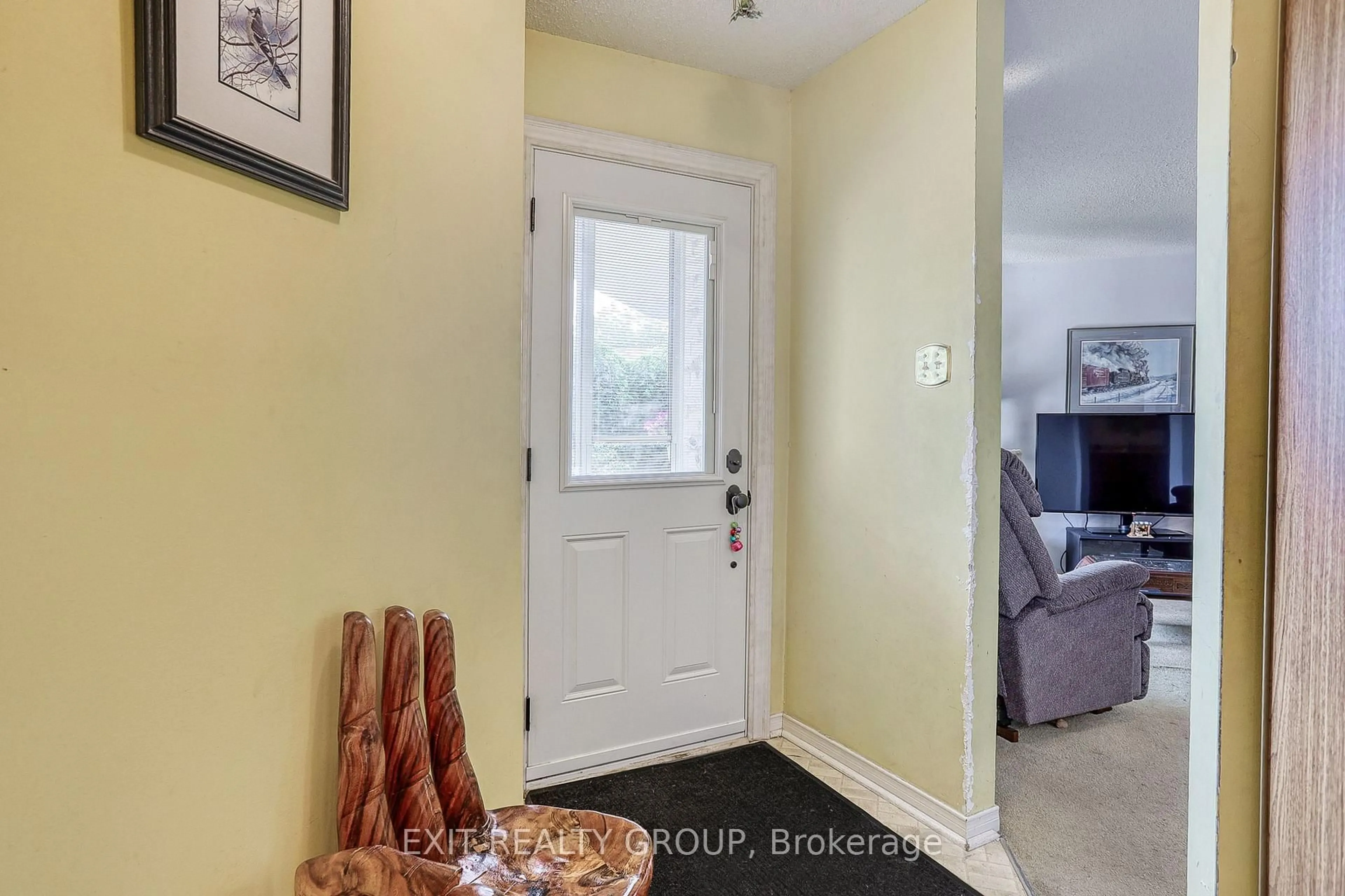 Indoor entryway for 44 Angus Dr, Ajax Ontario L1S 5C3