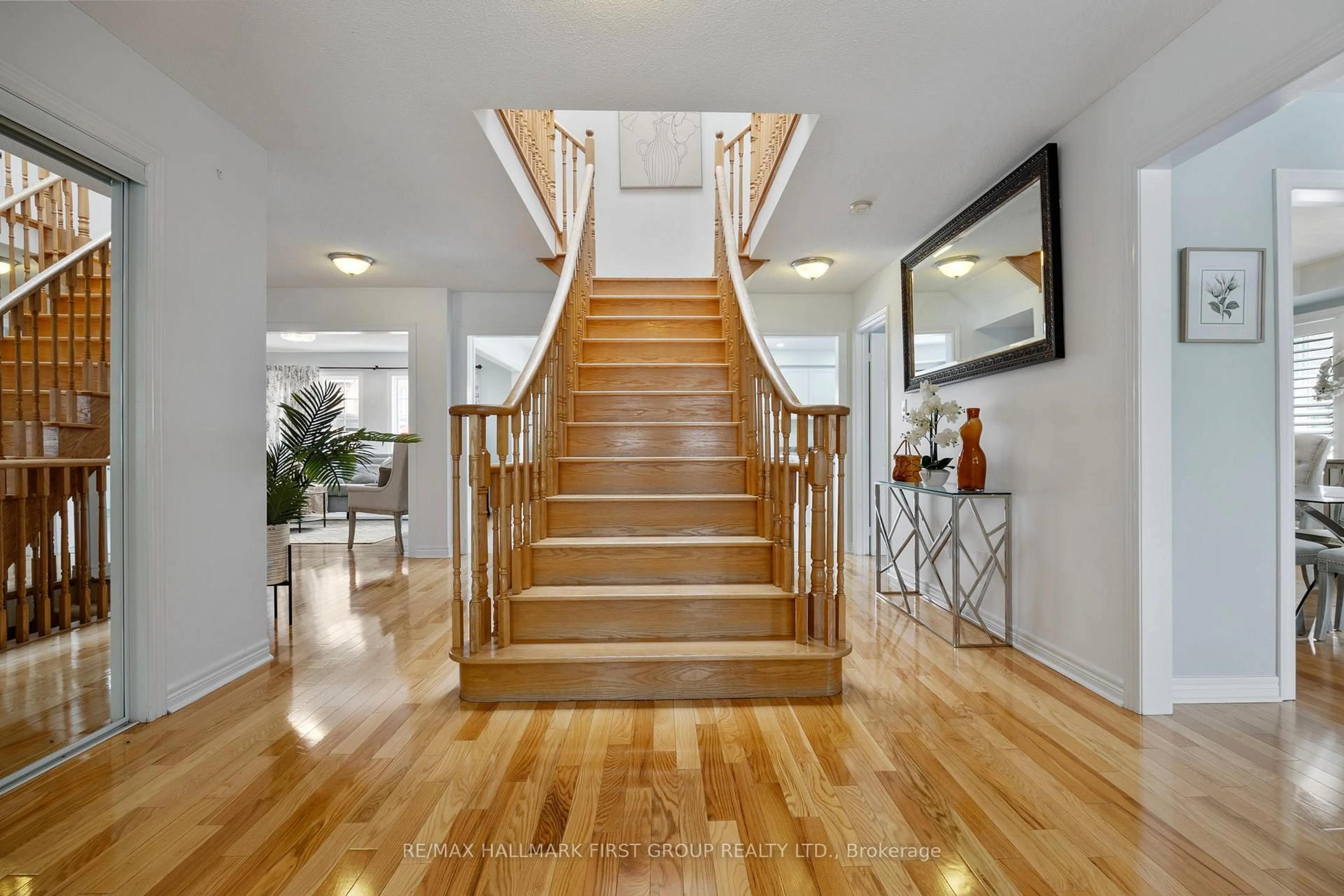 Indoor foyer for 19 Ballgrove Cres, Ajax Ontario L1T 4Z3