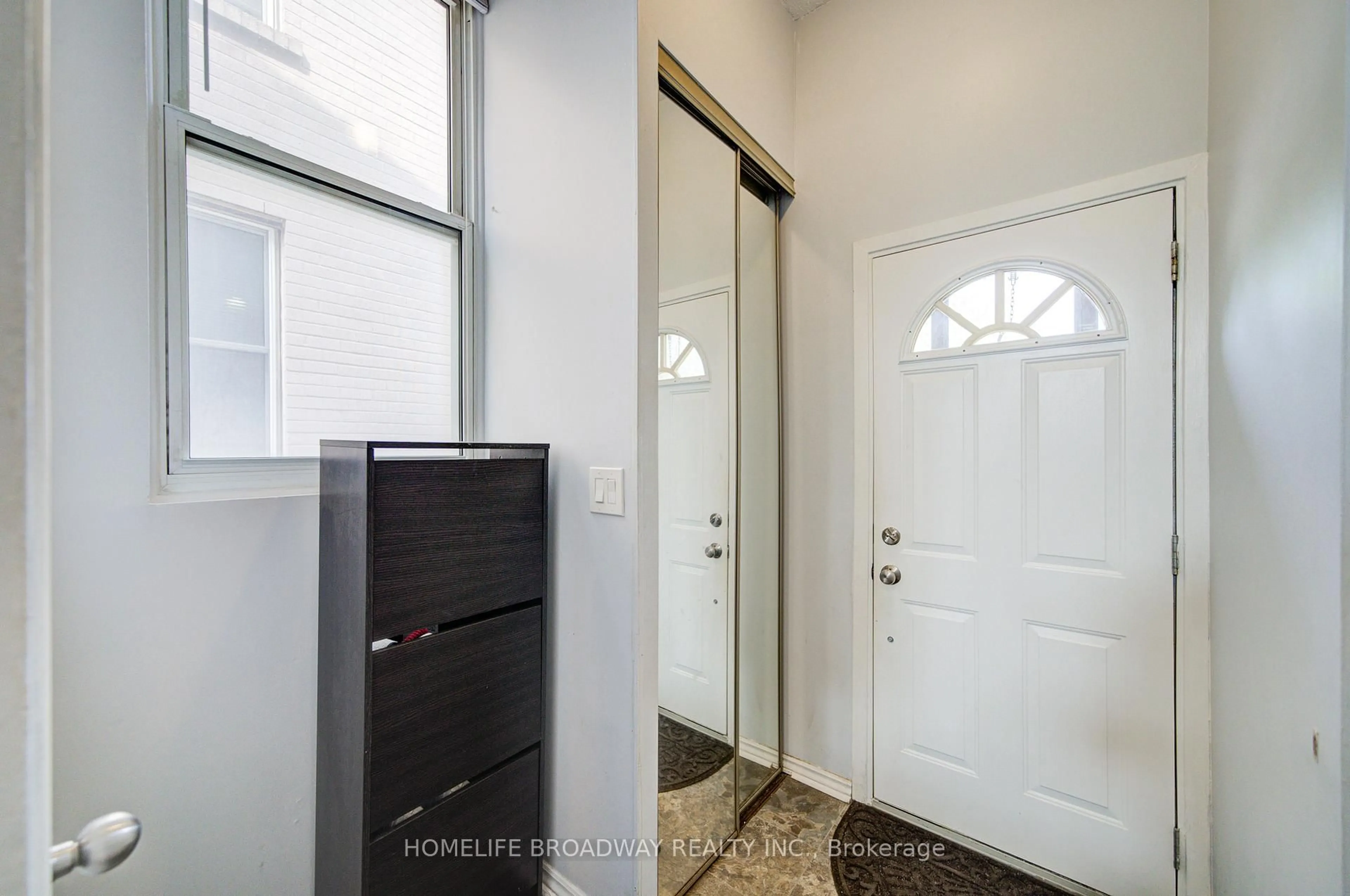 Indoor entryway for 25 Collinsgrove Rd #129, Toronto Ontario M1E 3S3