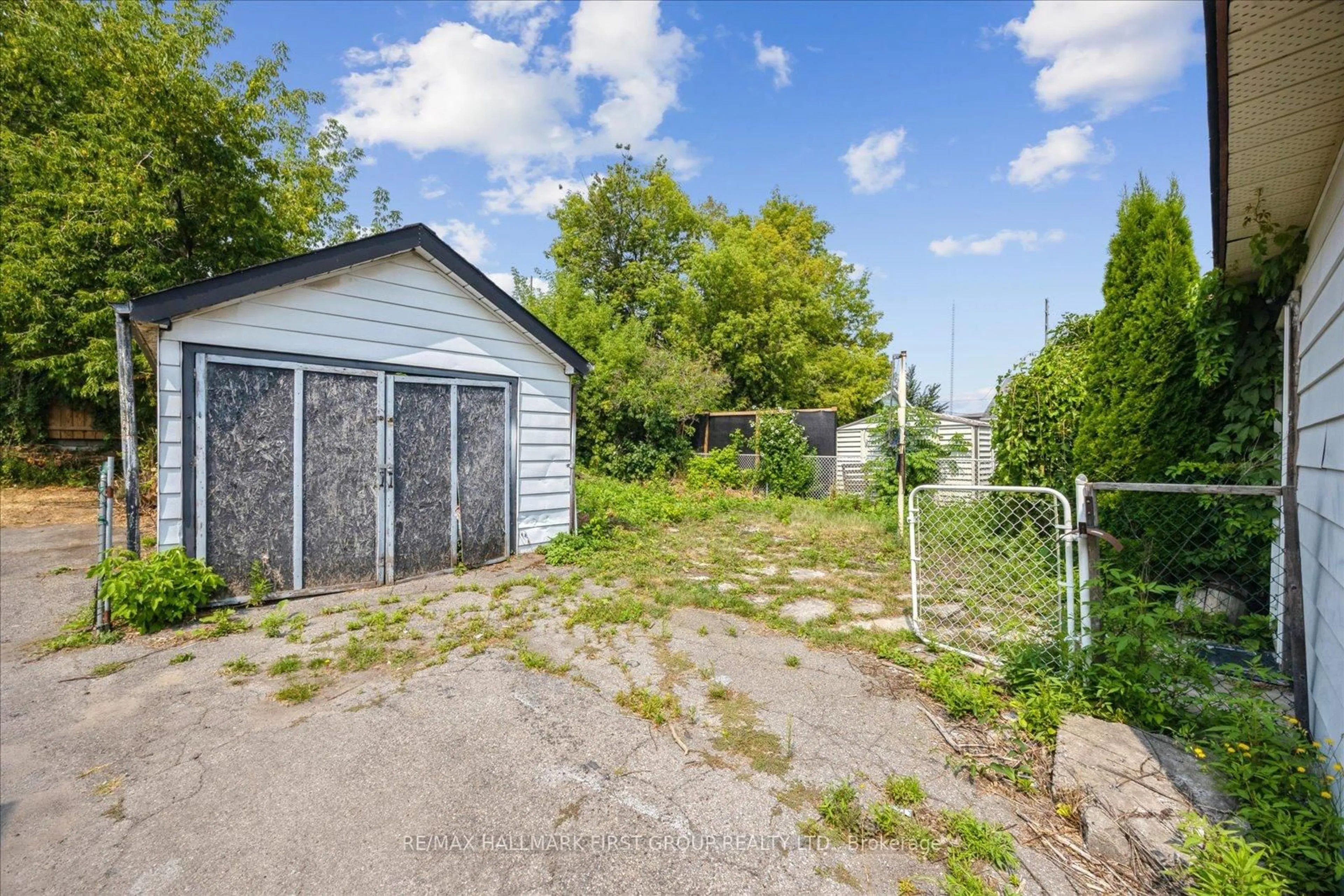 Shed for 288 Celina St, Oshawa Ontario L1H 4P1