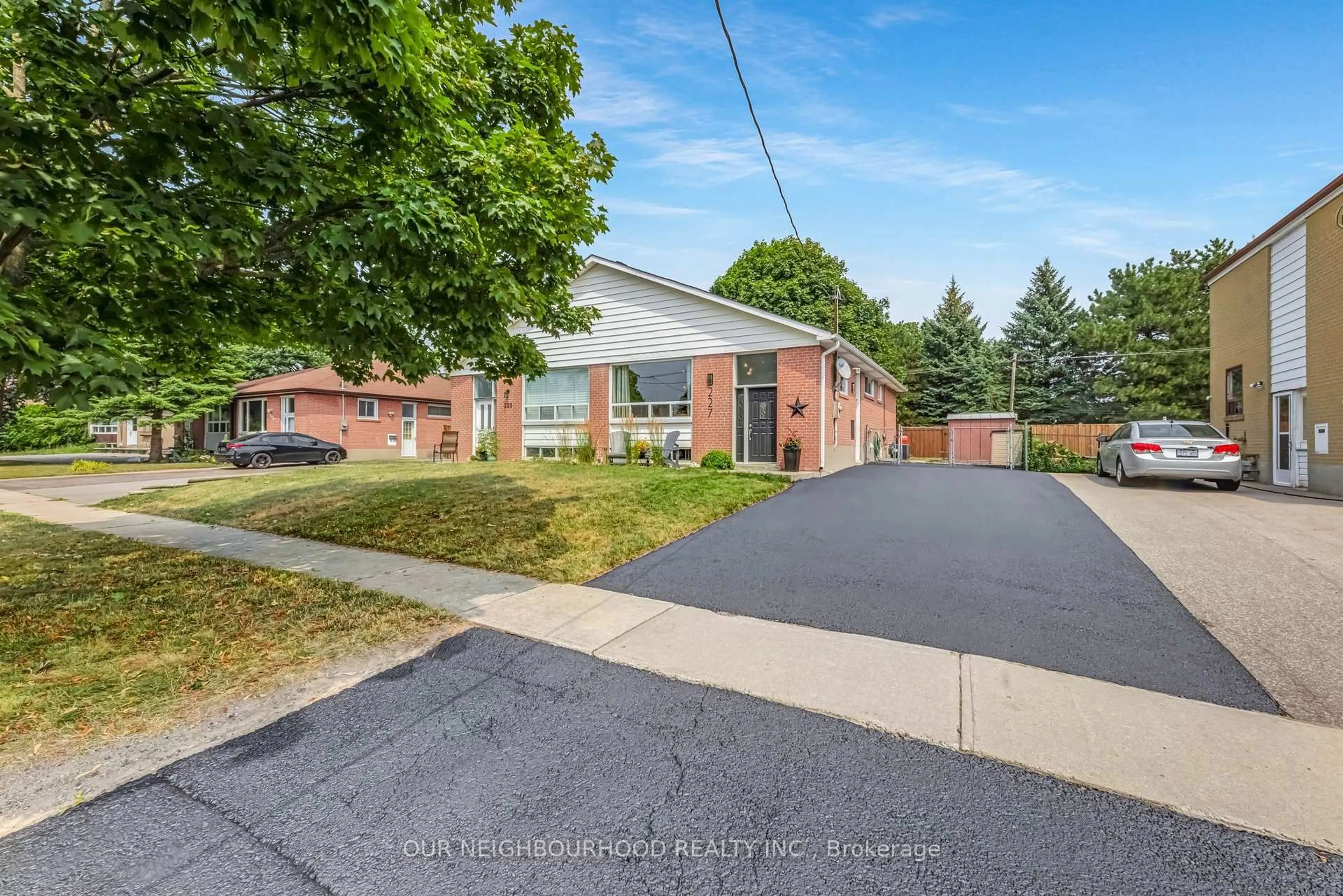 A pic from outside/outdoor area/front of a property/back of a property/a pic from drone, street for 227 Rosedale Dr, Whitby Ontario L1N 1Z2