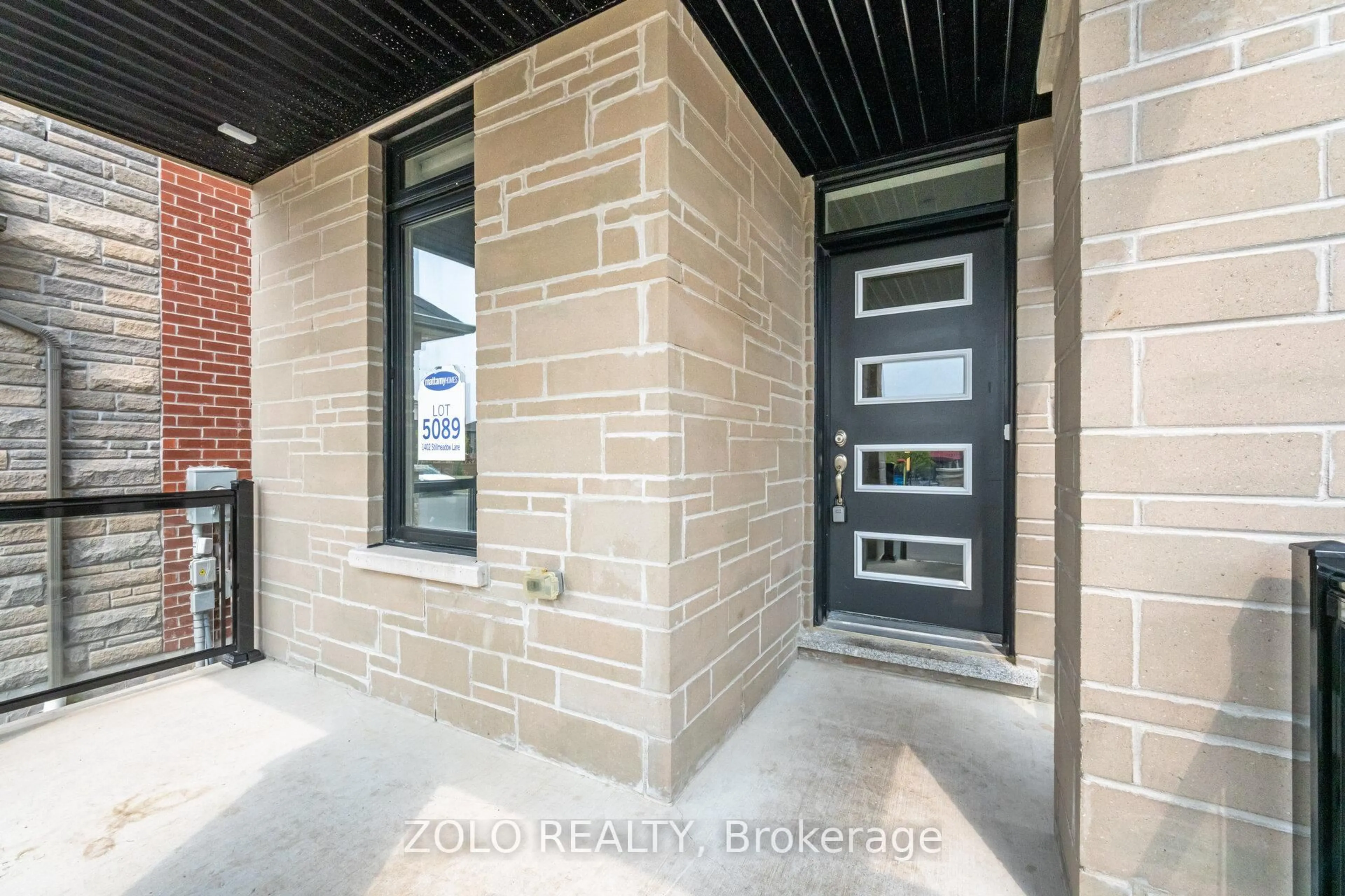 Indoor entryway for 1402 Stillmeadow Lane, Pickering Ontario L1X 0N5