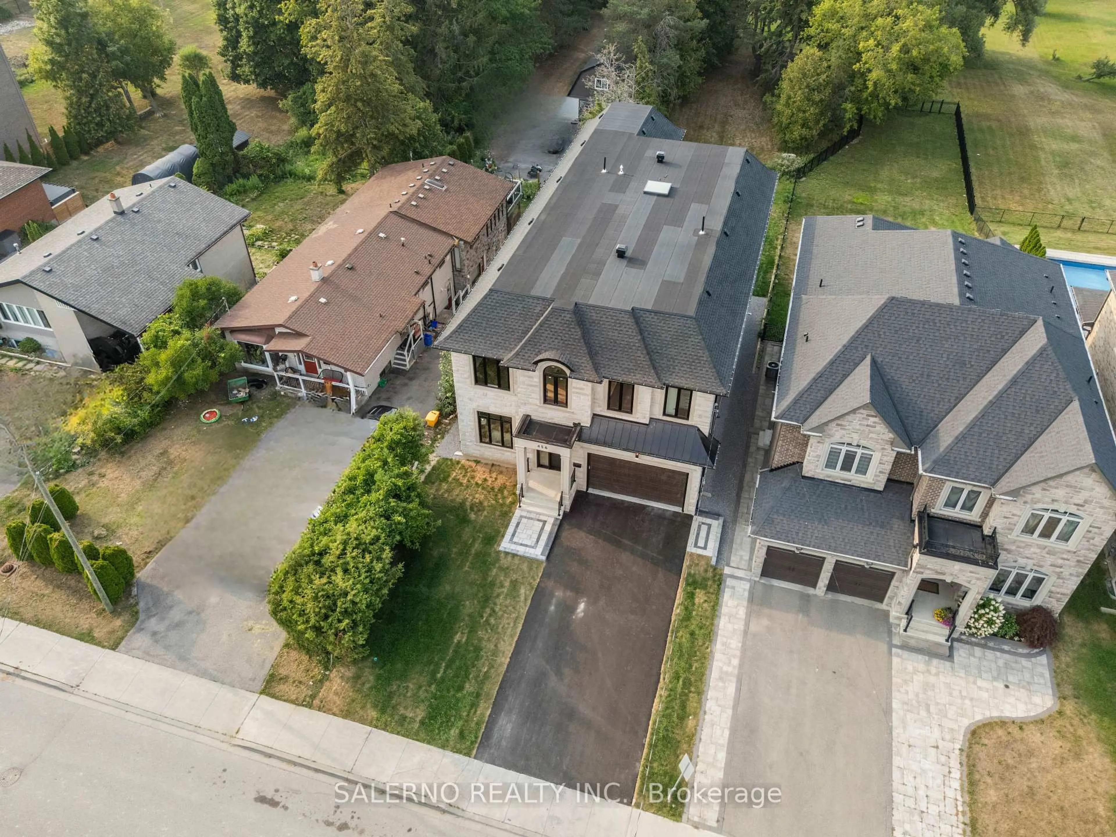 A pic from outside/outdoor area/front of a property/back of a property/a pic from drone, street for 456 Toynevale Rd, Pickering Ontario L1W 2H1