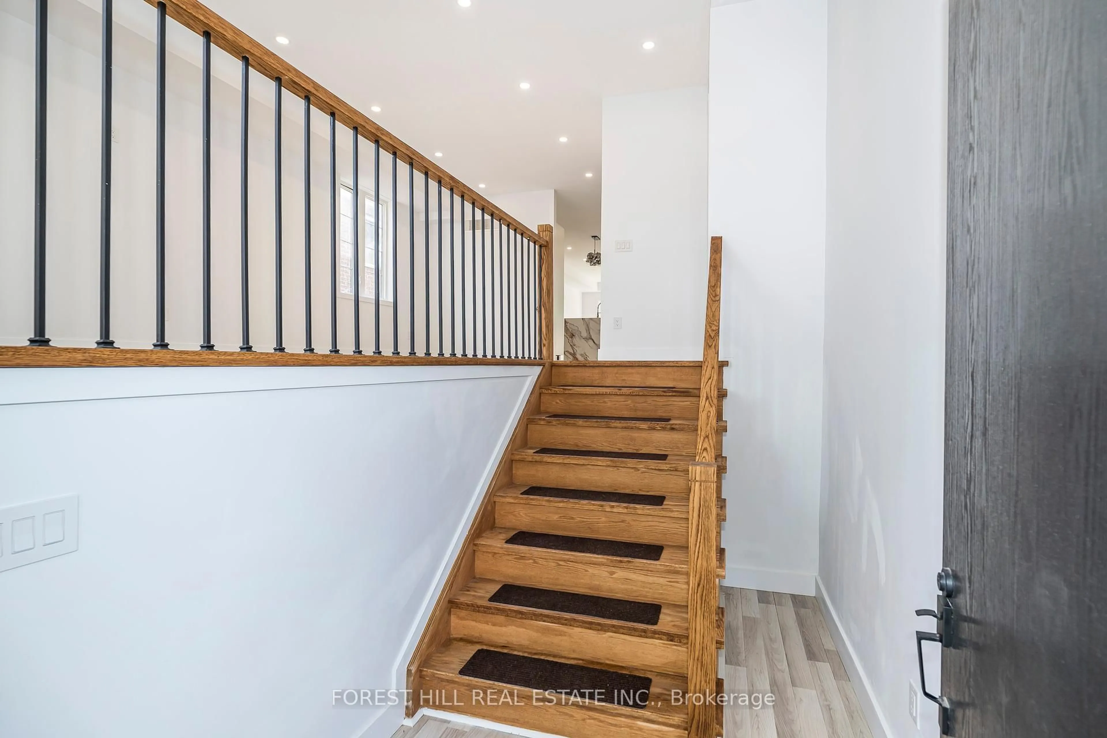 Stairs for 19 Simpson Ave, Toronto Ontario M4K 1A1