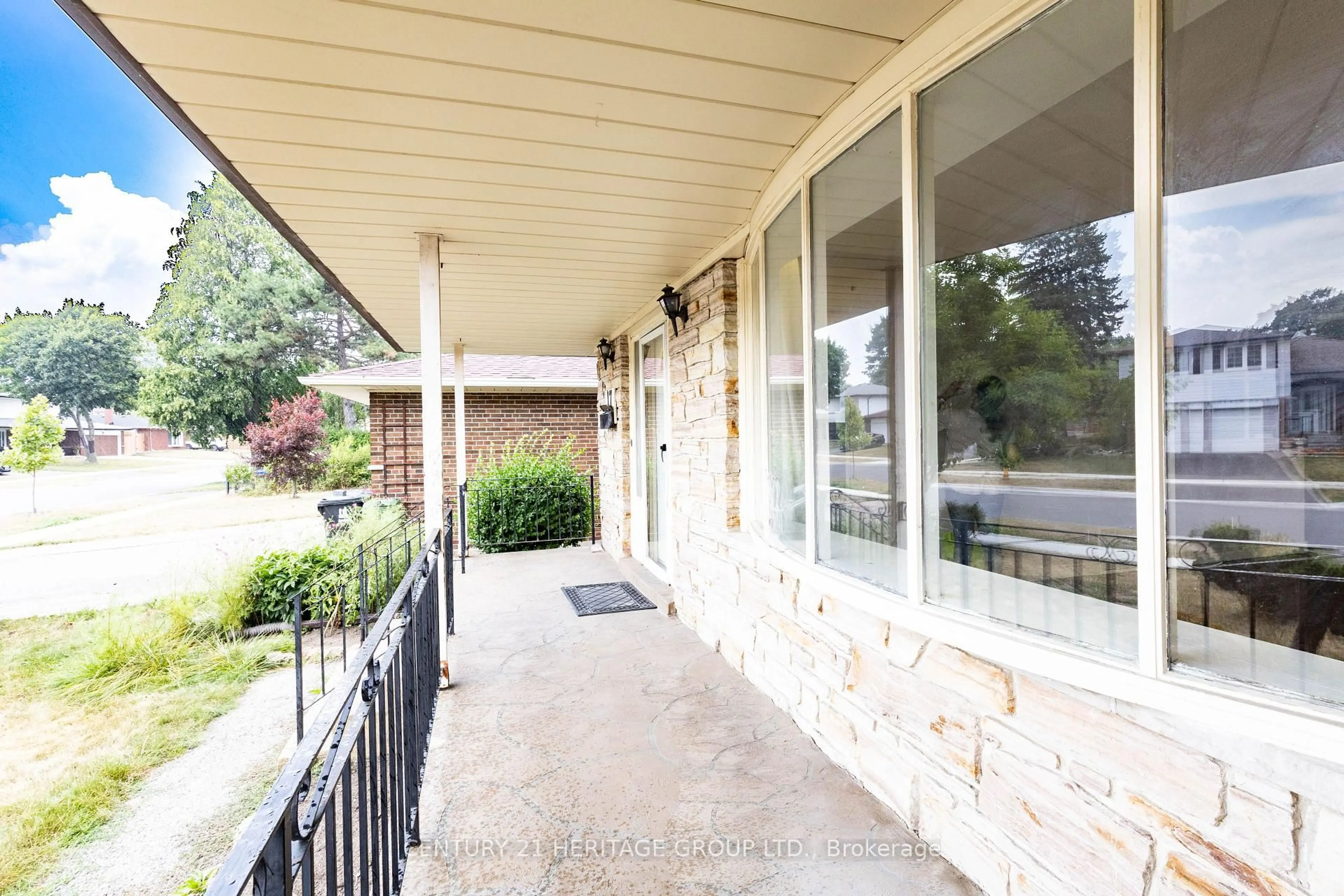 Patio, street for 17 Skyridge Rd, Toronto Ontario M1E 4N7