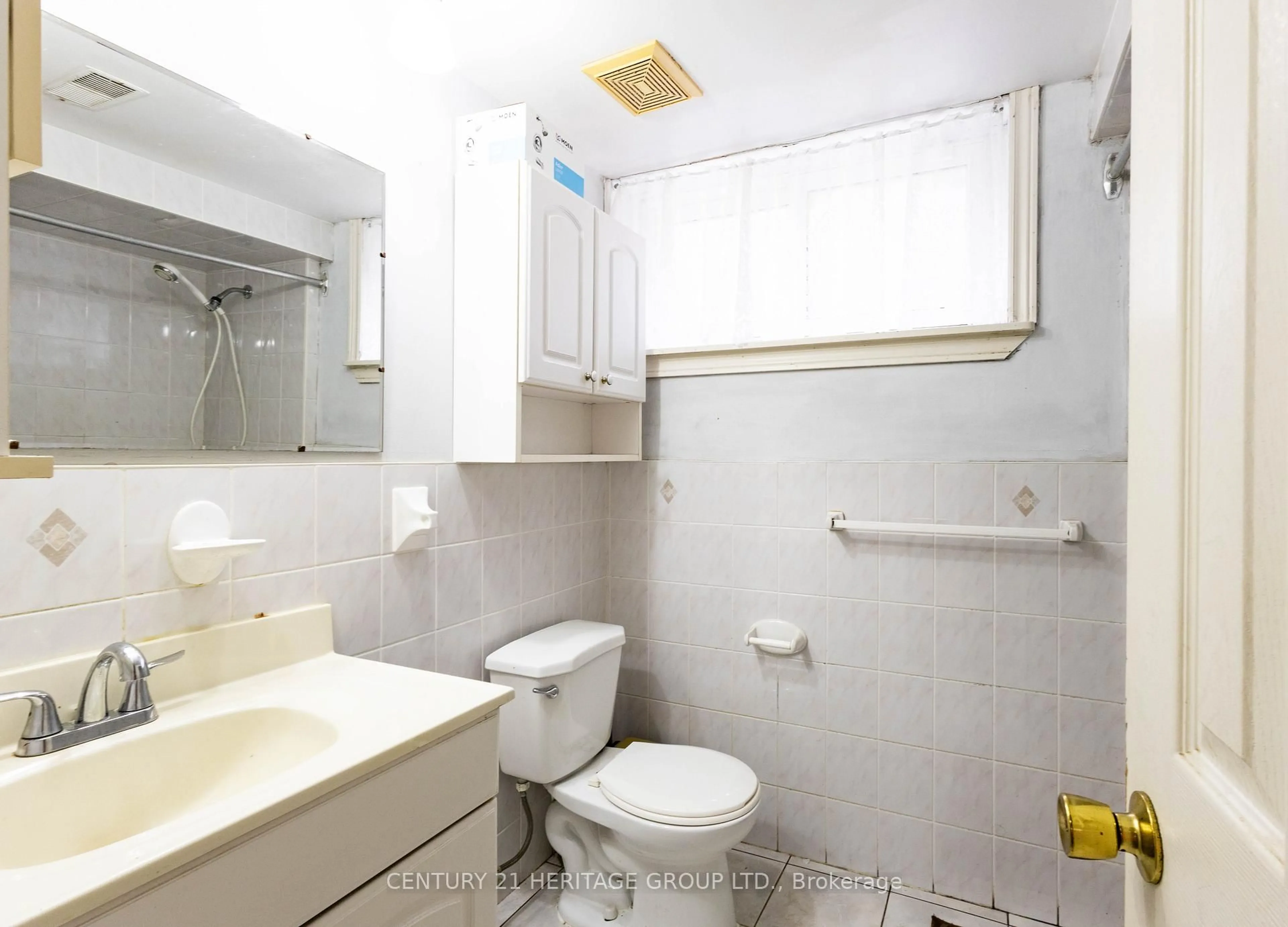 Standard bathroom, unknown for 17 Skyridge Rd, Toronto Ontario M1E 4N7