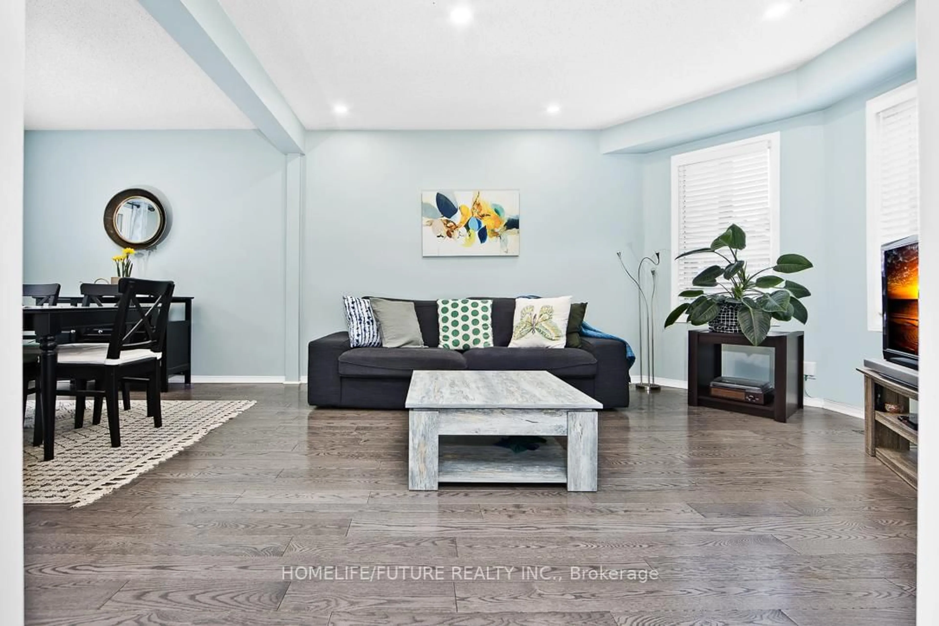 Living room with furniture, unknown for 23 Meredith Crt, Clarington Ontario L1E 2V9