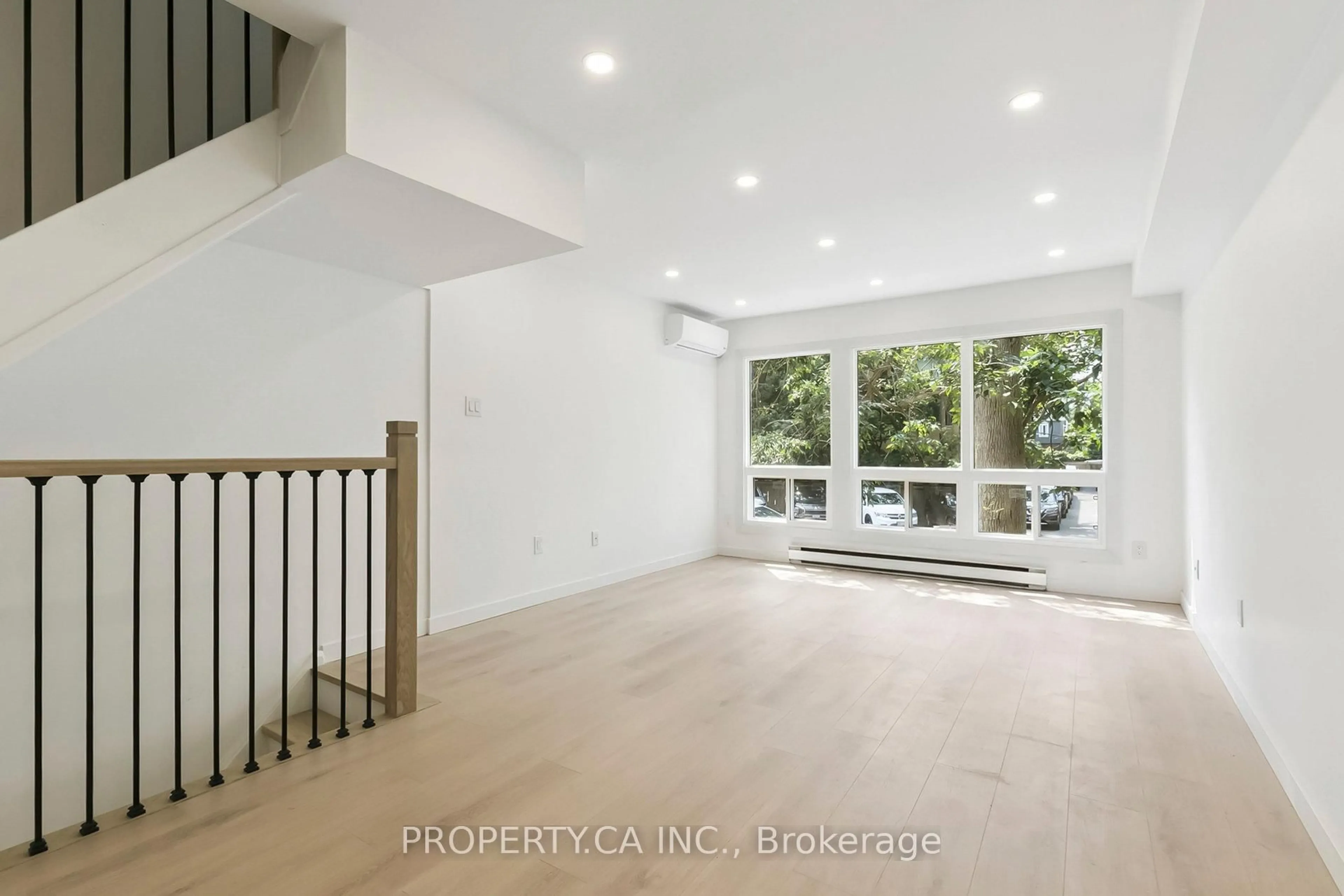Unknown for 1209 Queen St #29, Toronto Ontario M4M 3H4