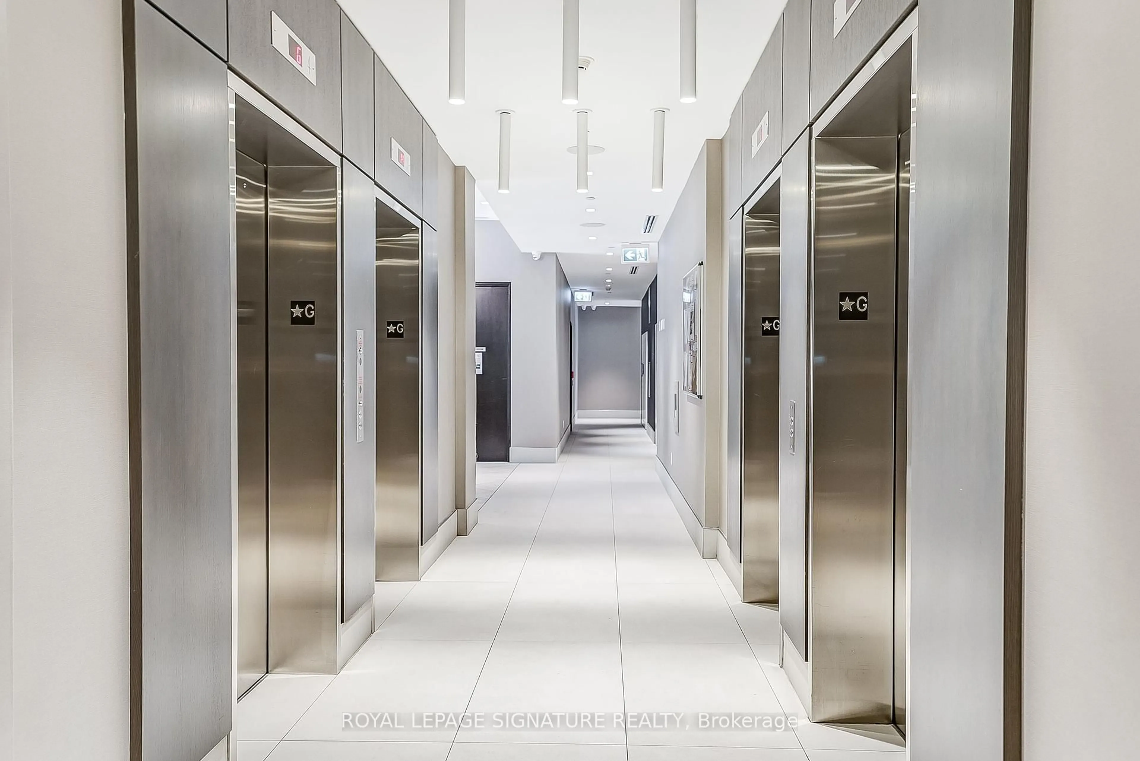 Indoor foyer for 2550 Simcoe St #716, Oshawa Ontario L1L 0R5