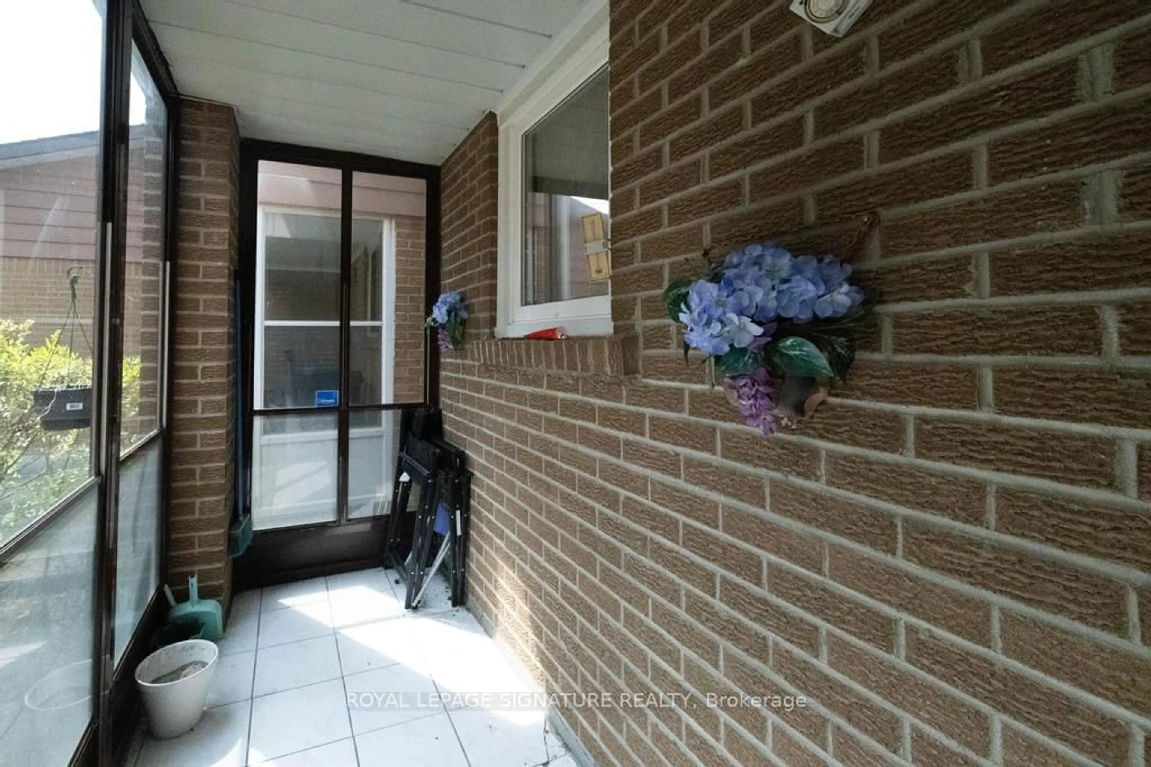 Unknown for 109 Carolbreen Sq, Toronto Ontario M1V 1J1