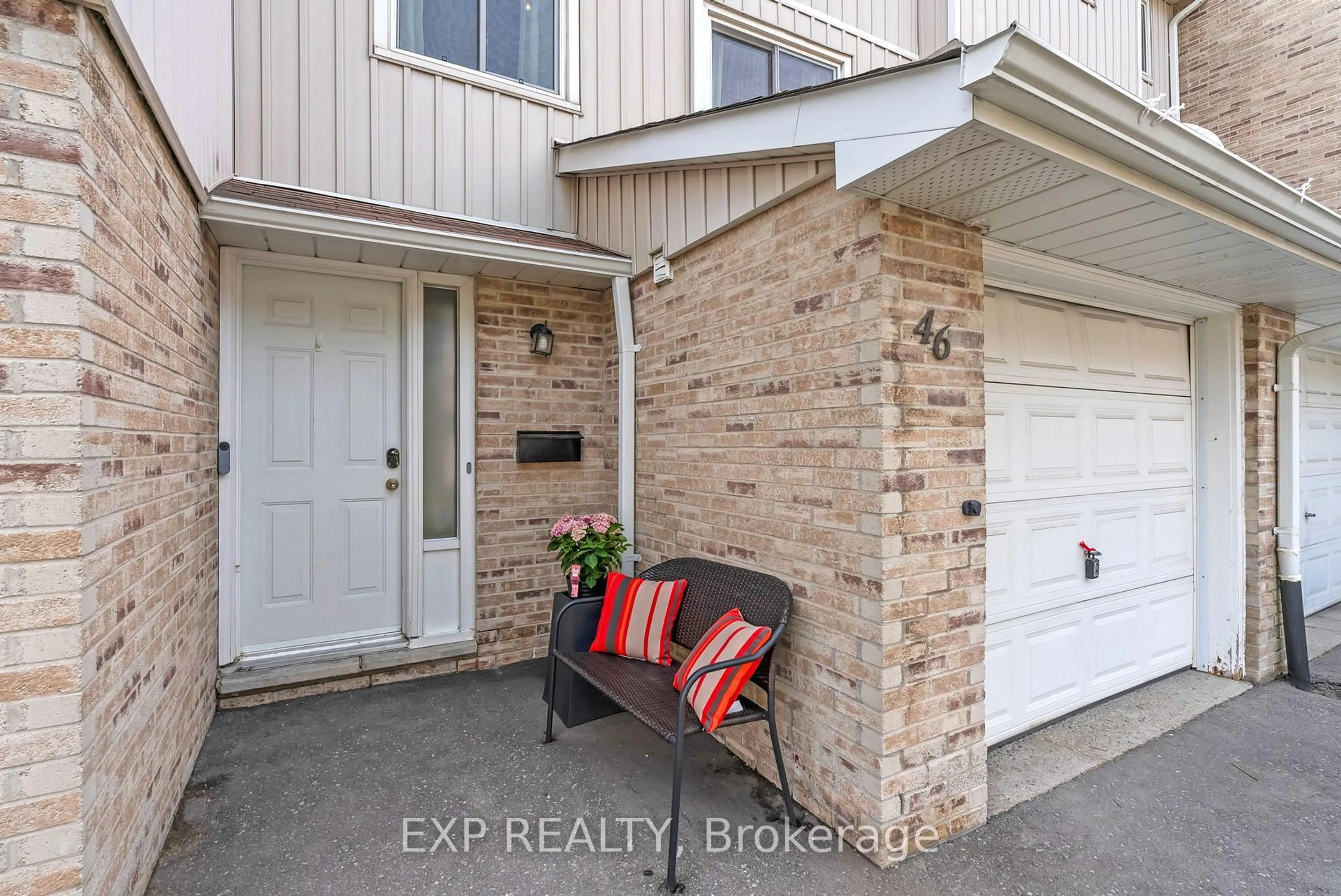 Indoor entryway for 1975 Rosefield Rd #46, Pickering Ontario L1V 3E3