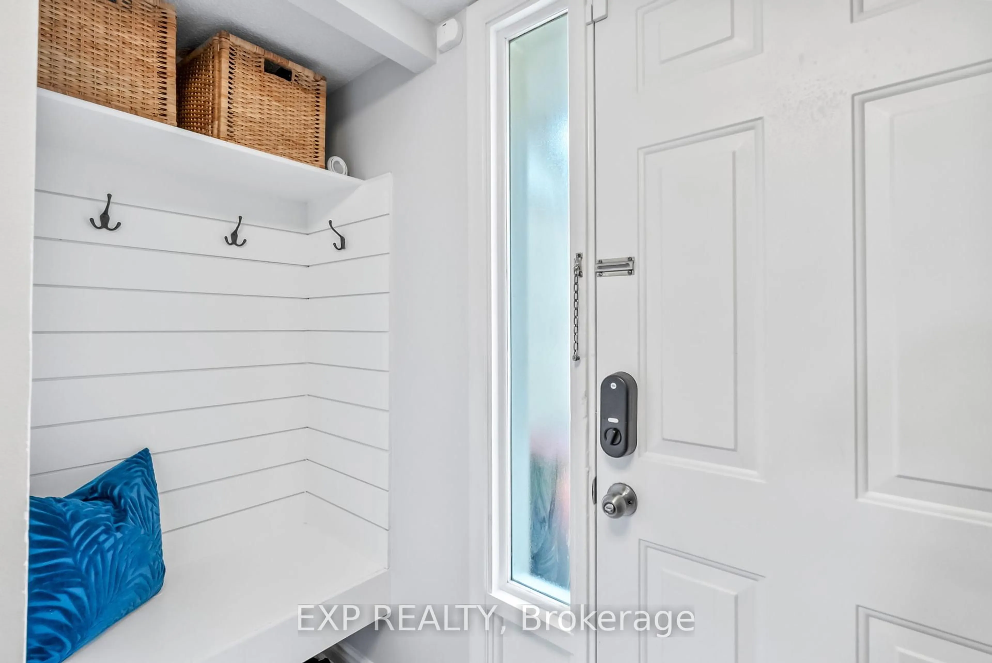 Indoor entryway for 1975 Rosefield Rd #46, Pickering Ontario L1V 3E3