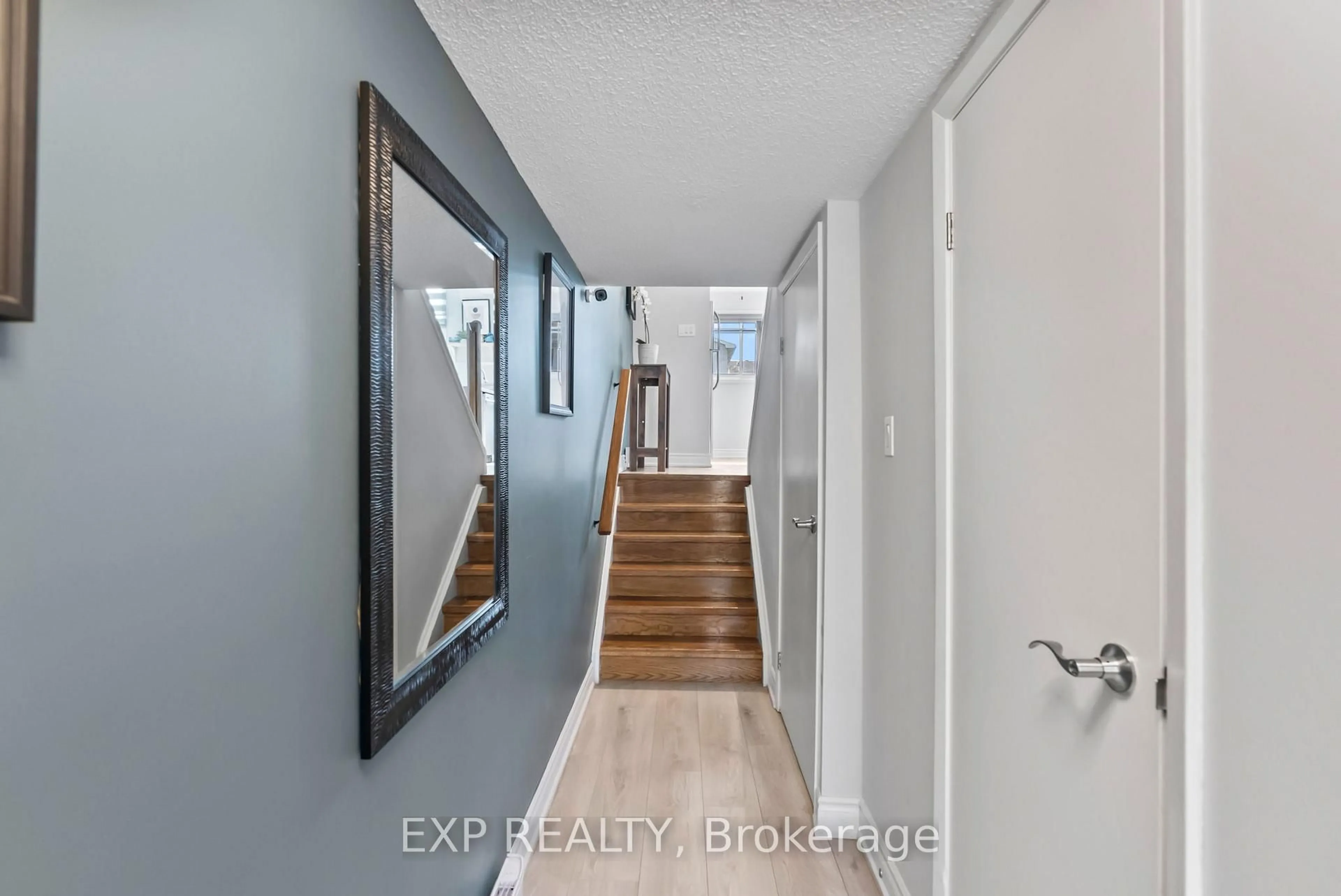 Indoor entryway for 1975 Rosefield Rd #46, Pickering Ontario L1V 3E3