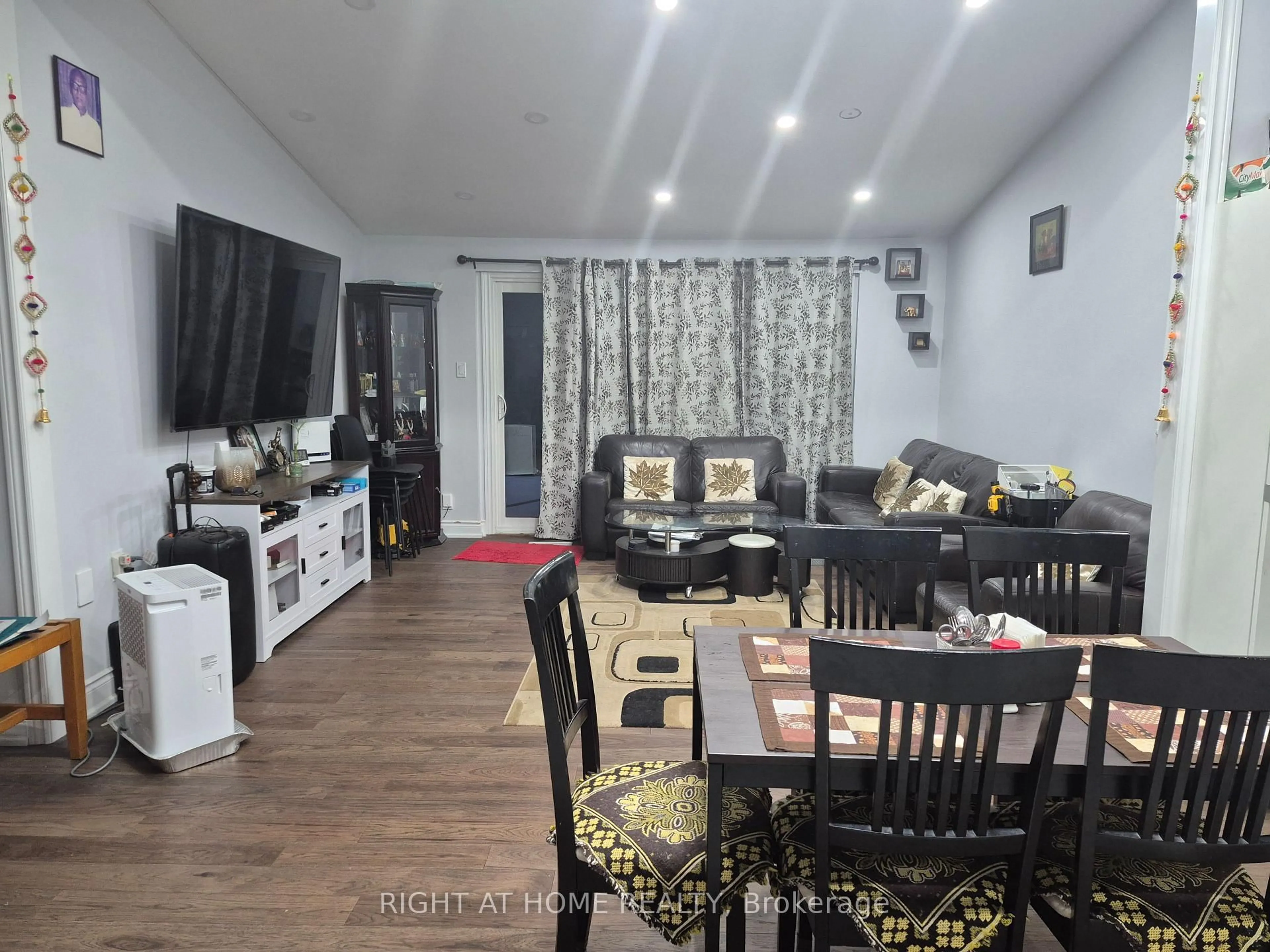 A pic of a room for 11 Lesterwood Cres, Toronto Ontario M1P 3L5
