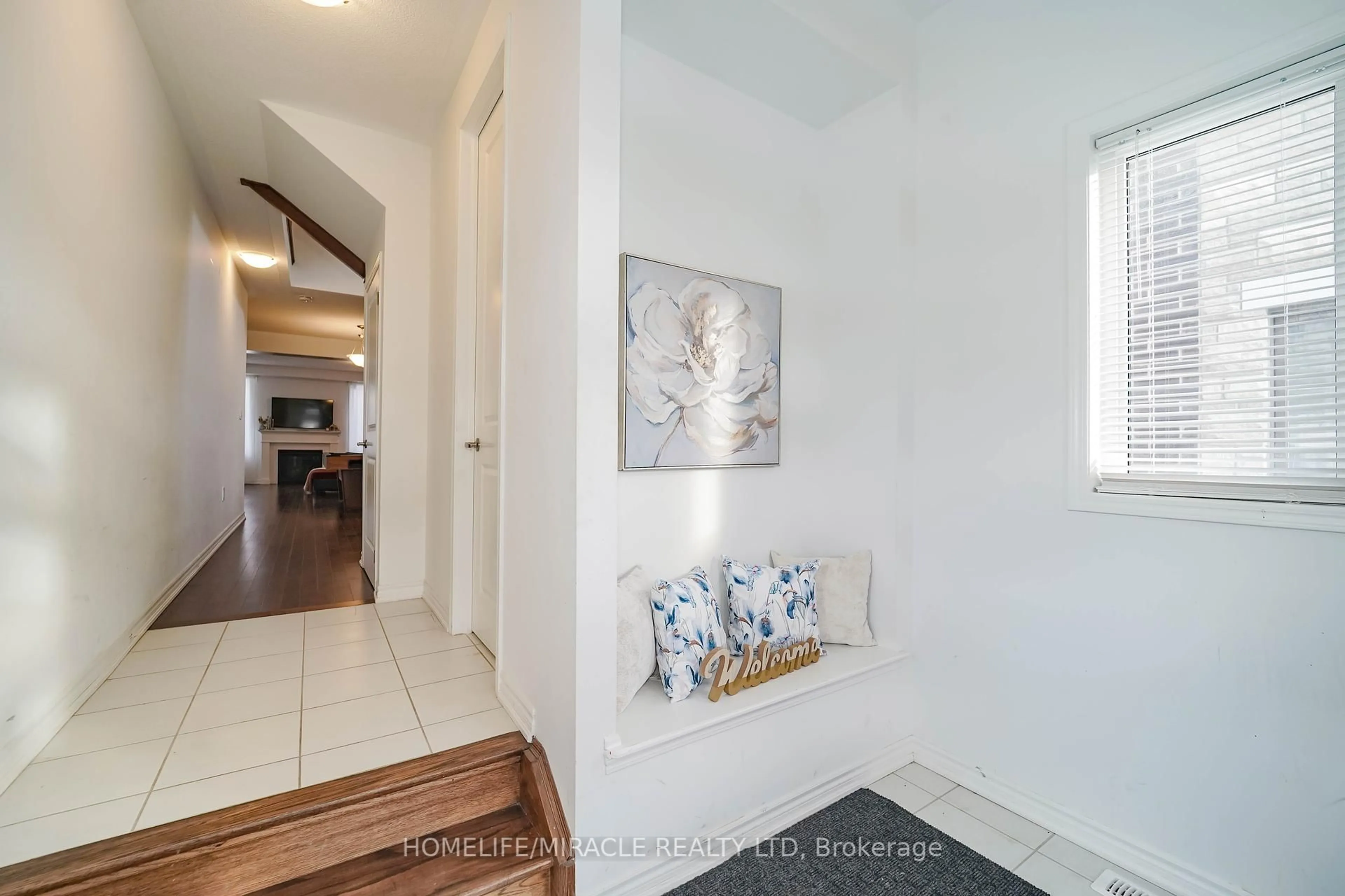 Indoor entryway for 2823 Foxden Sq, Pickering Ontario L0H 1J0