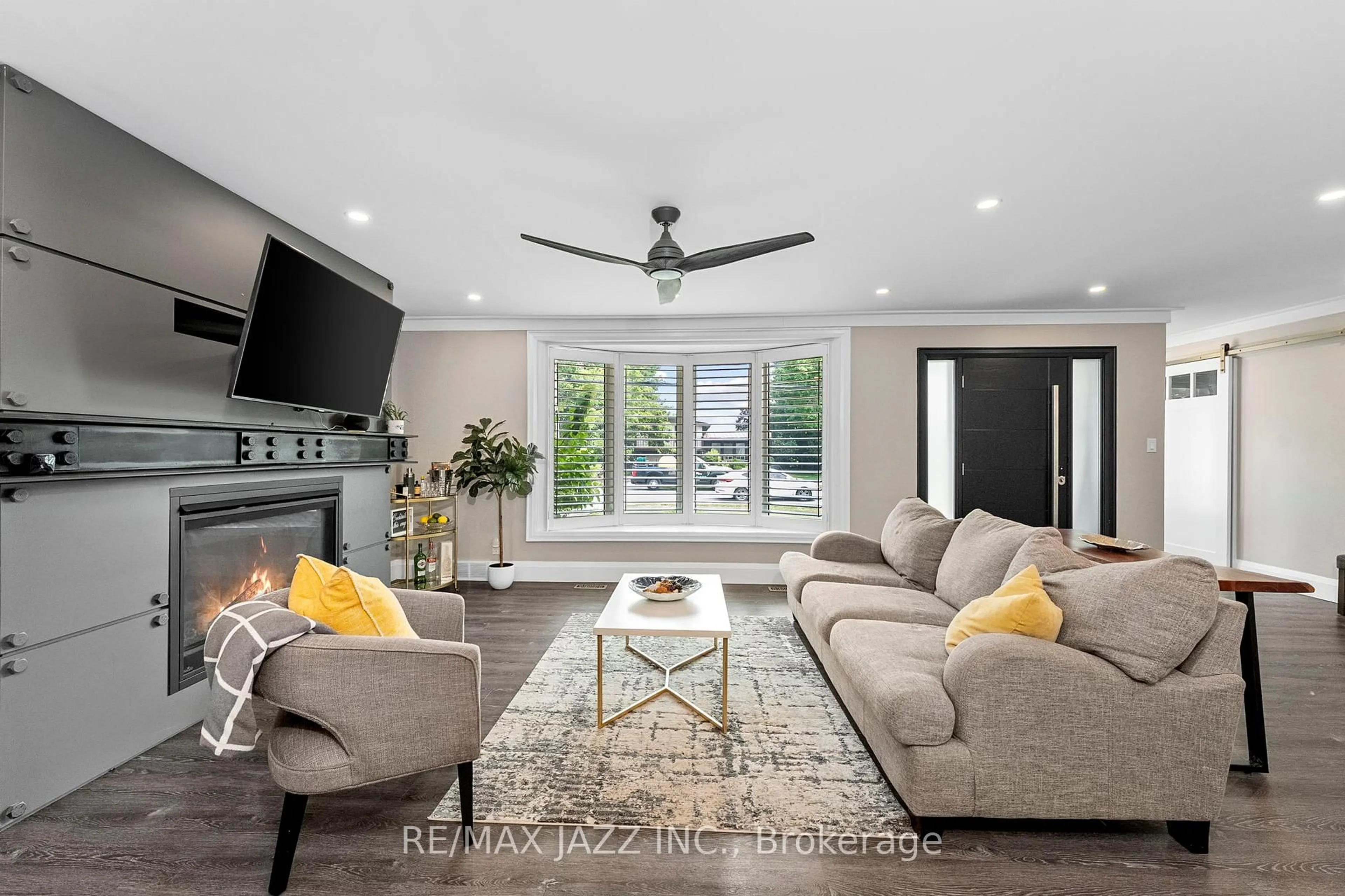 Living room with furniture, unknown for 14560 Old Scugog Rd, Scugog Ontario L0B 1B0