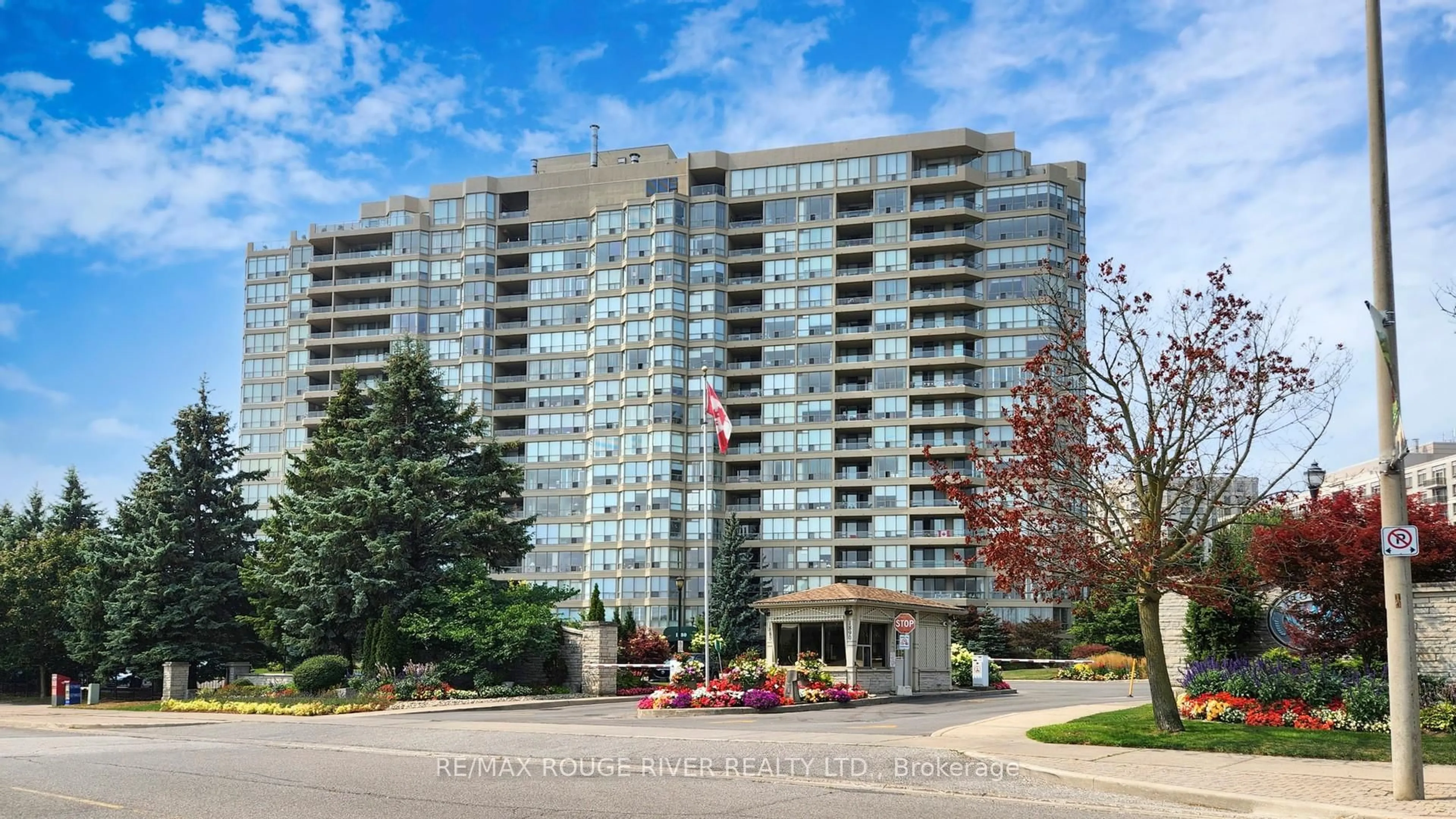 Indoor foyer for 1880 Valley Farm Rd #1627, Pickering Ontario L1V 6B3