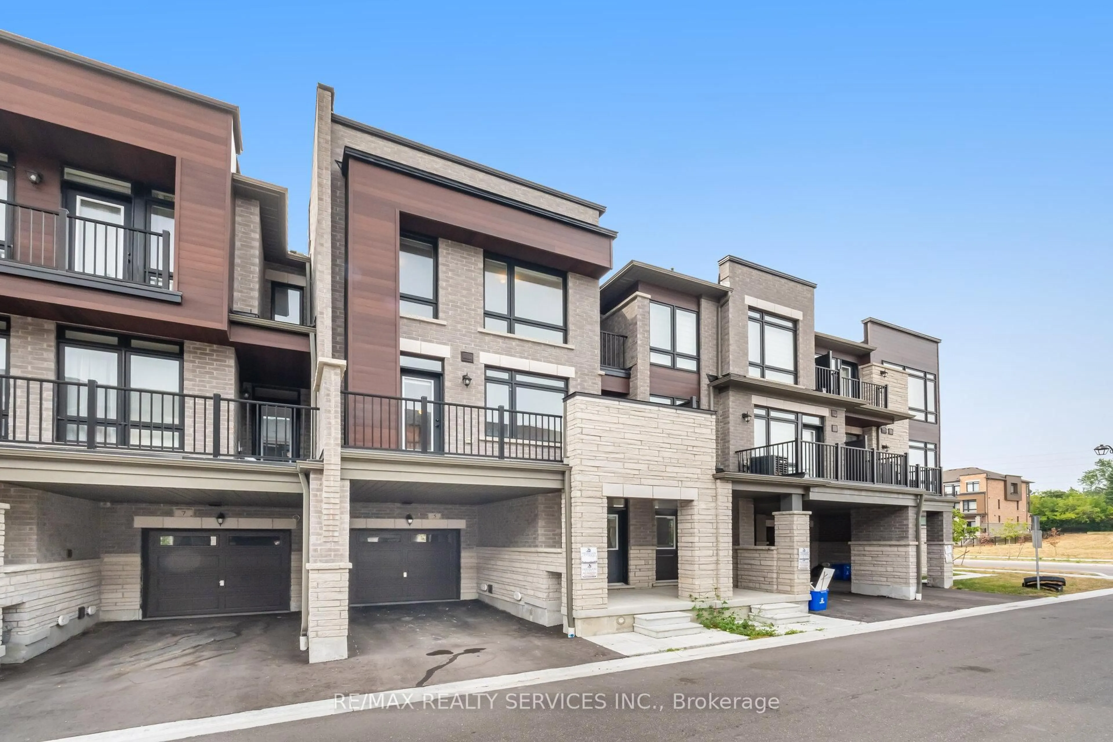 Unknown for 5 Nimmo Lane, Ajax Ontario L1S 0H2