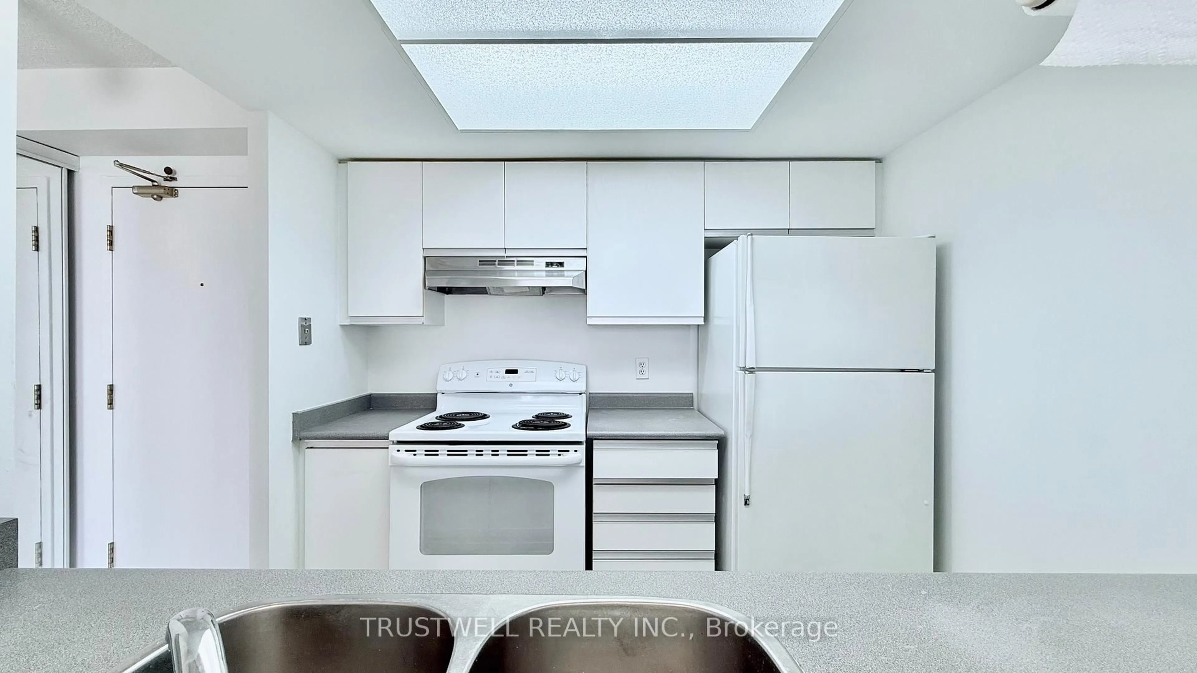 Standard kitchen, unknown for 1470 Midland Ave #909, Toronto Ontario M1P 4Z4