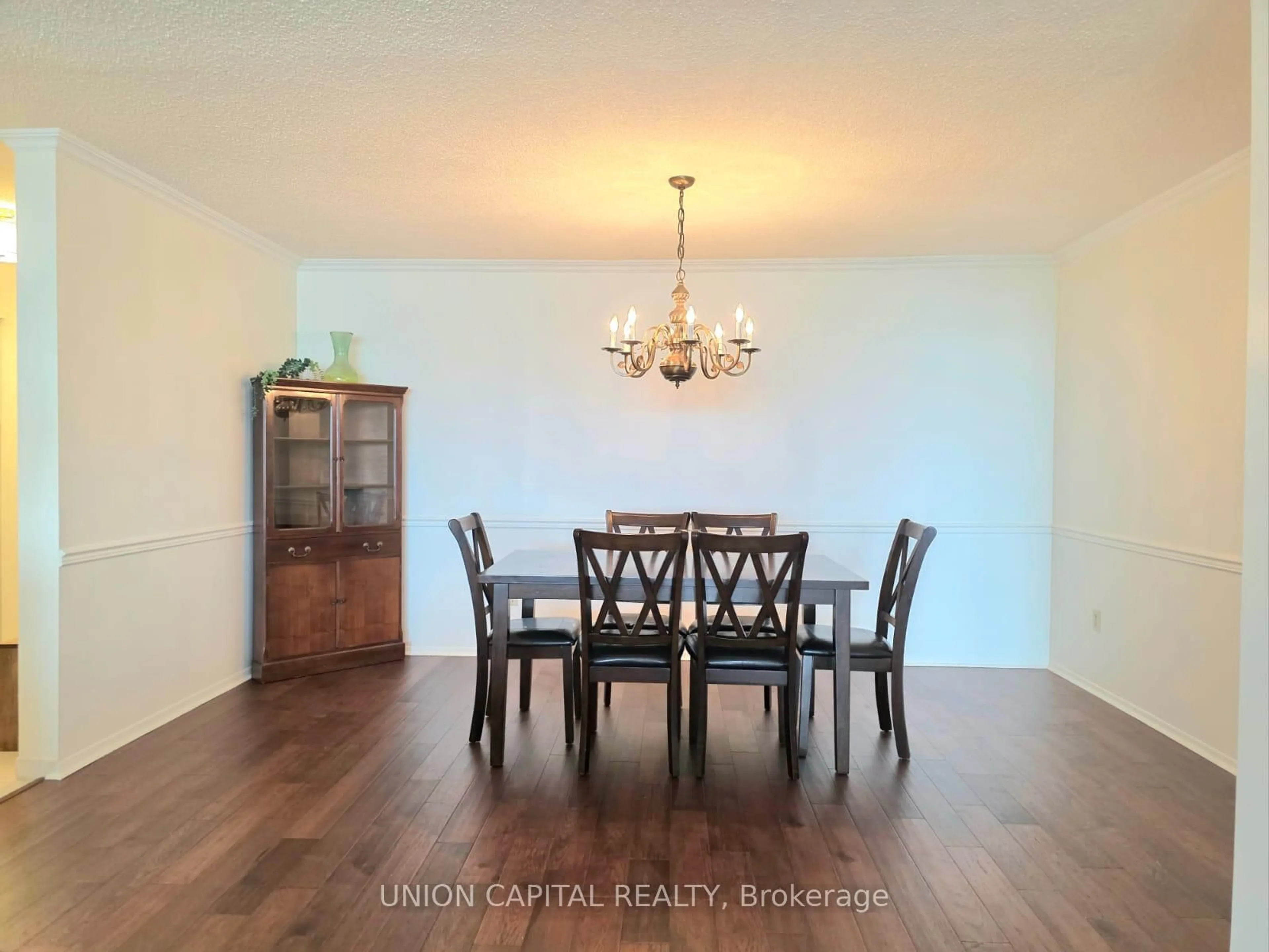 Dining room, wood/laminate floor for 2350 Bridletowne Circ #901, Toronto Ontario M1W 3E6