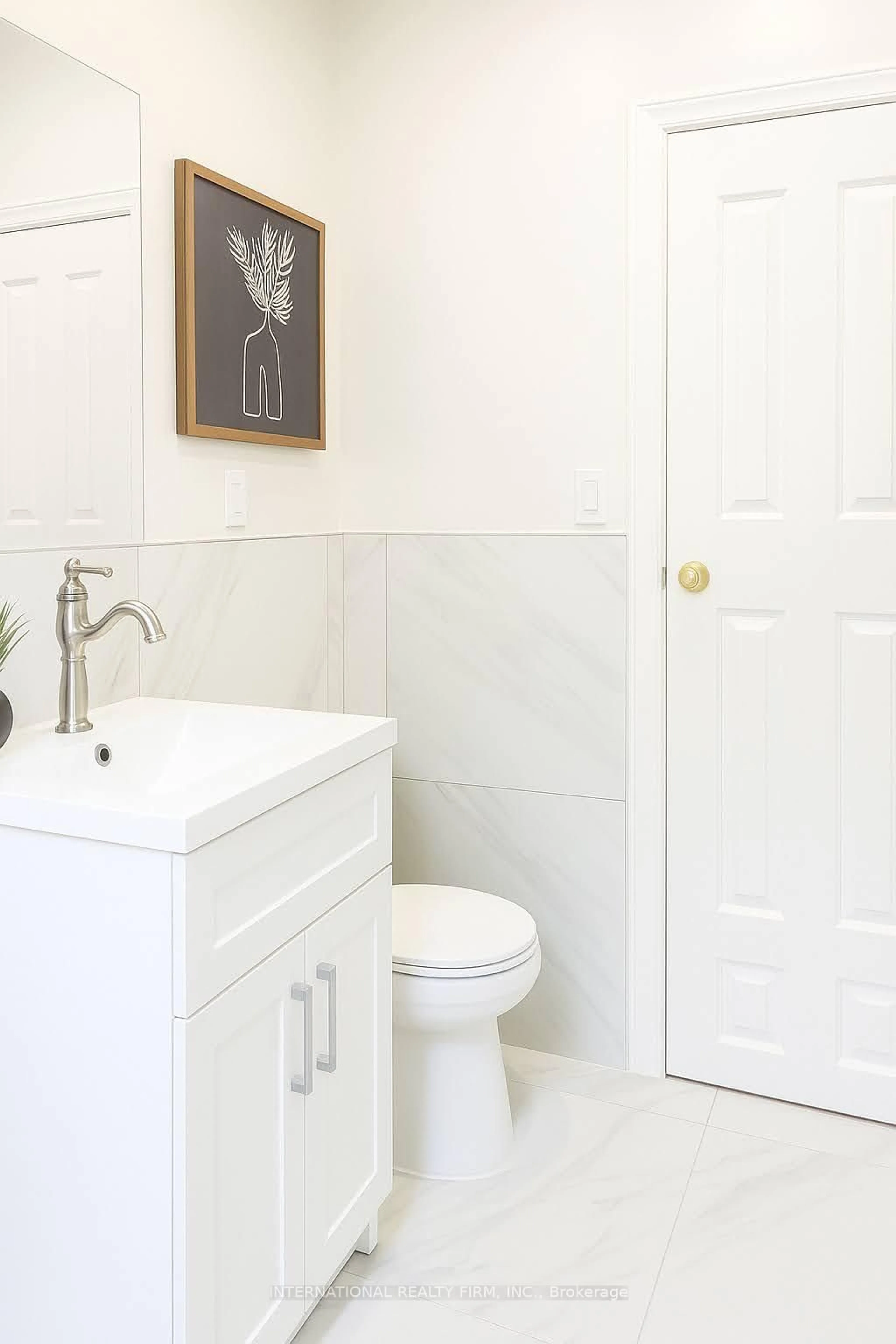 Standard bathroom, ceramic/tile floor for 9 Benshire Dr, Toronto Ontario M1H 1M1