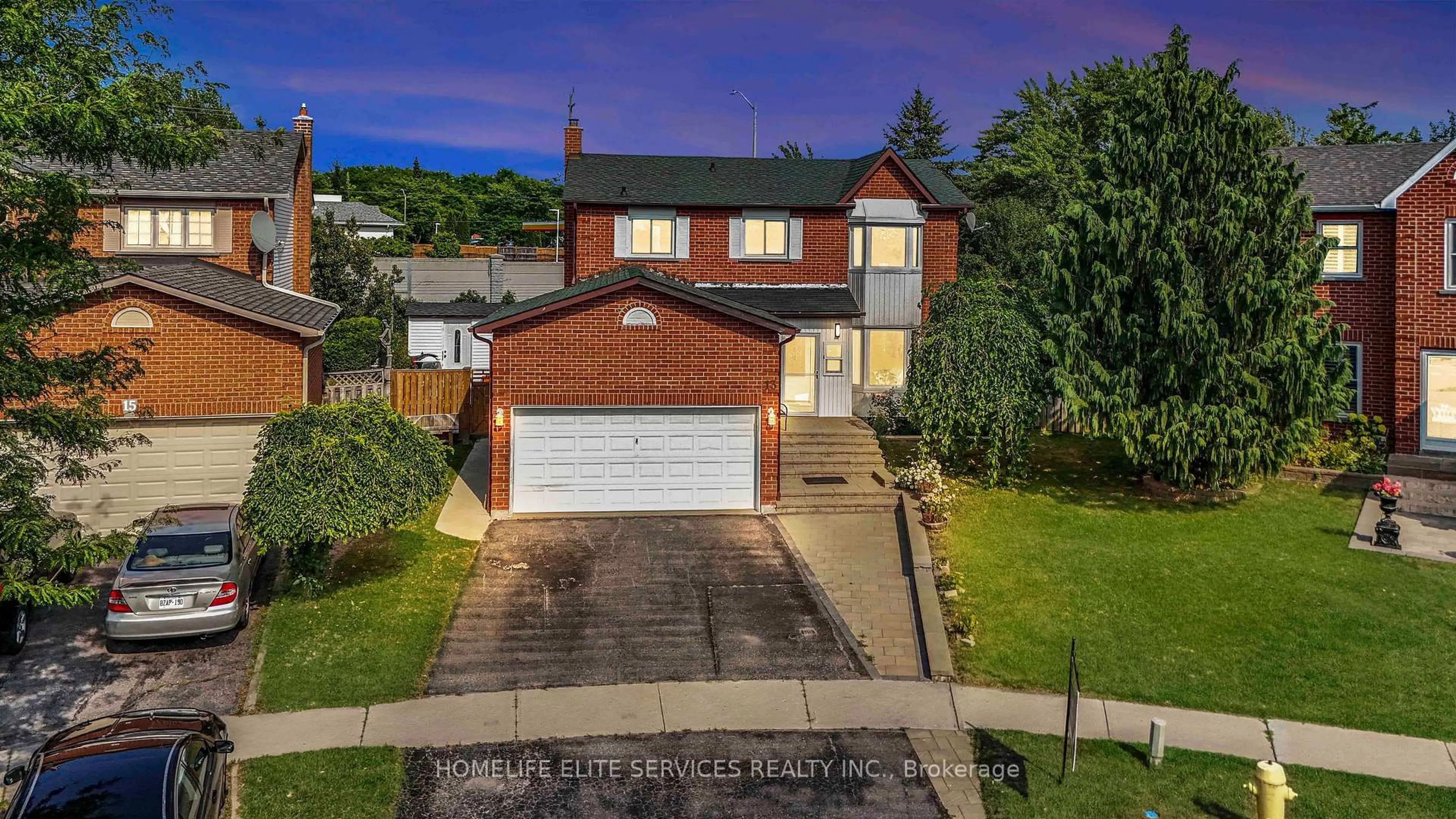 A pic from outside/outdoor area/front of a property/back of a property/a pic from drone, street for 13 Atkinson Crt, Ajax Ontario L1S 5E4