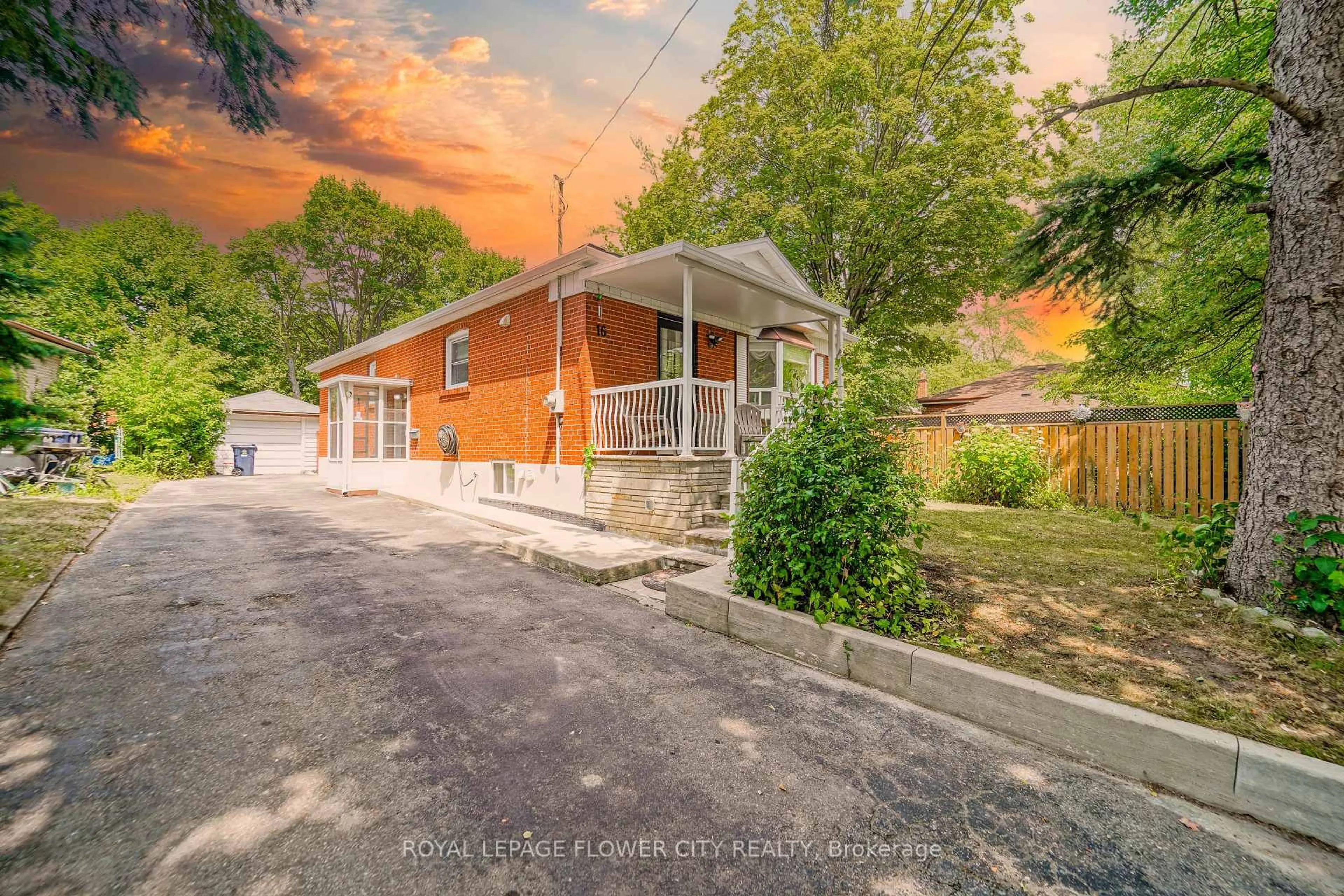 A pic from outside/outdoor area/front of a property/back of a property/a pic from drone, street for 16 Scranton Rd, Toronto Ontario M1G 1W7