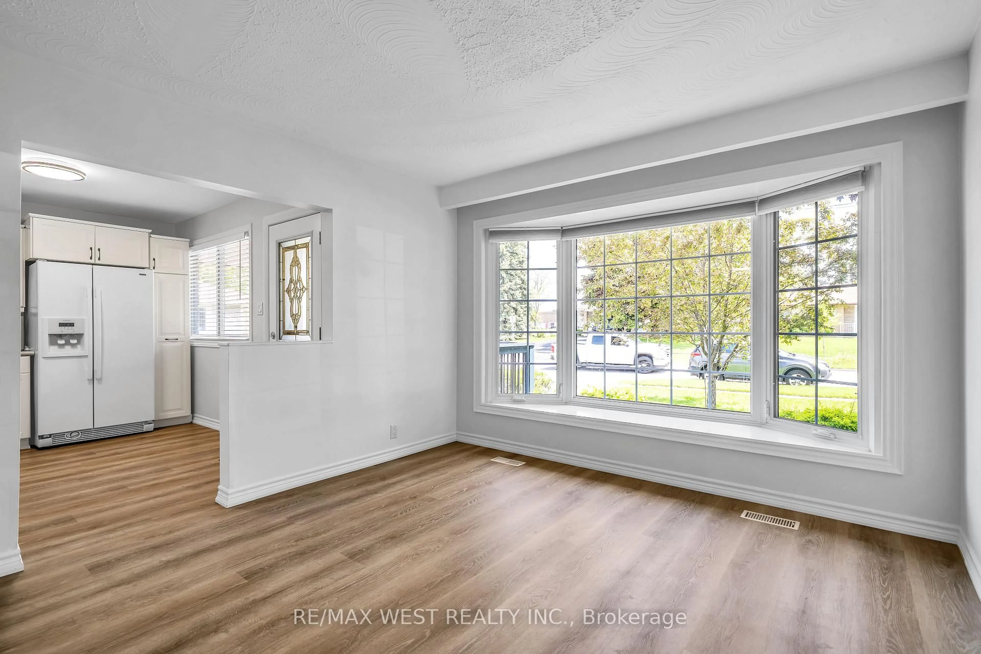A pic of a room for 12 Athabasca St, Oshawa Ontario L1H 7H5