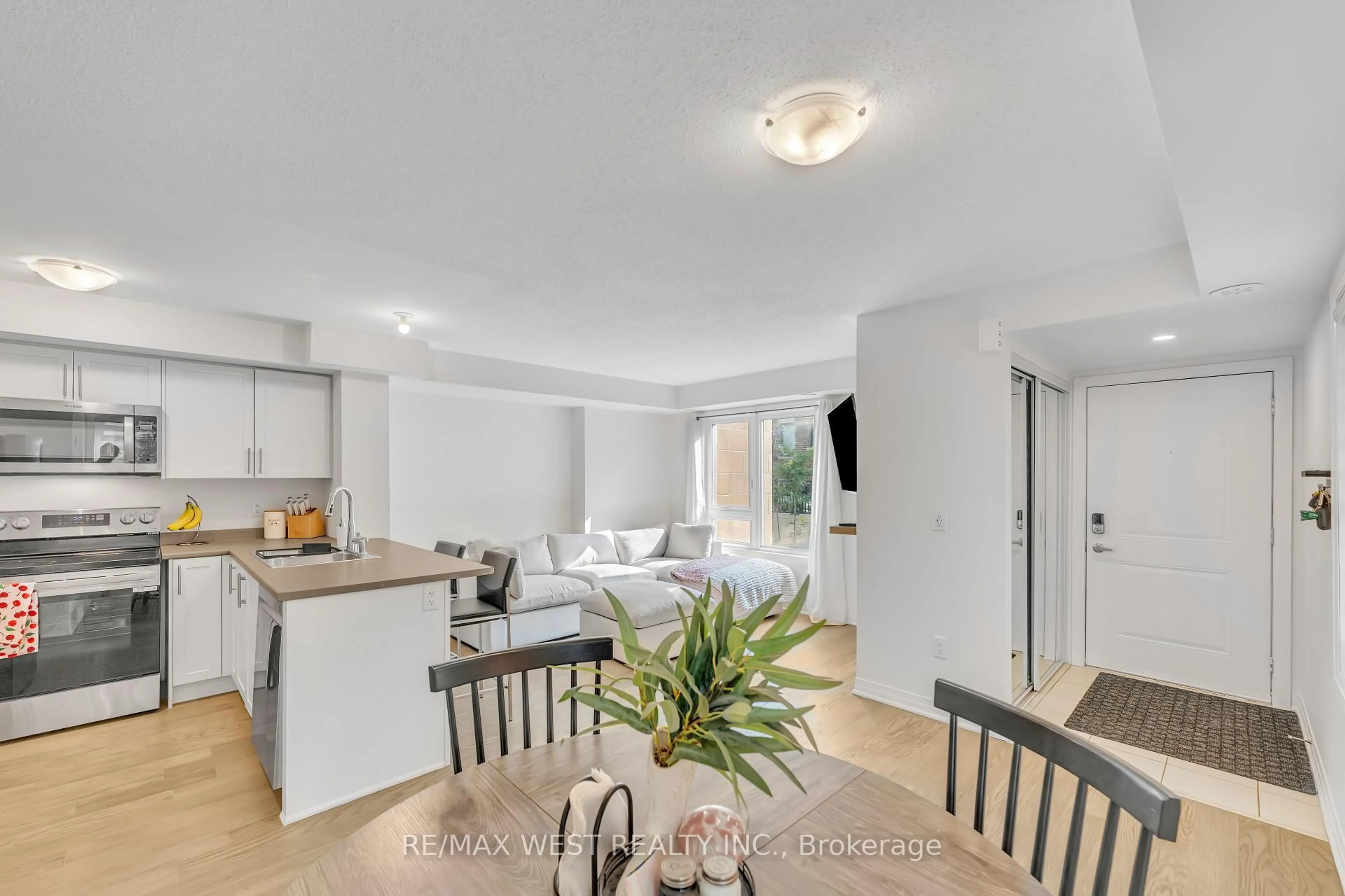 Open concept kitchen, unknown for 7B Lookout Dr, Clarington Ontario L1C 7E9
