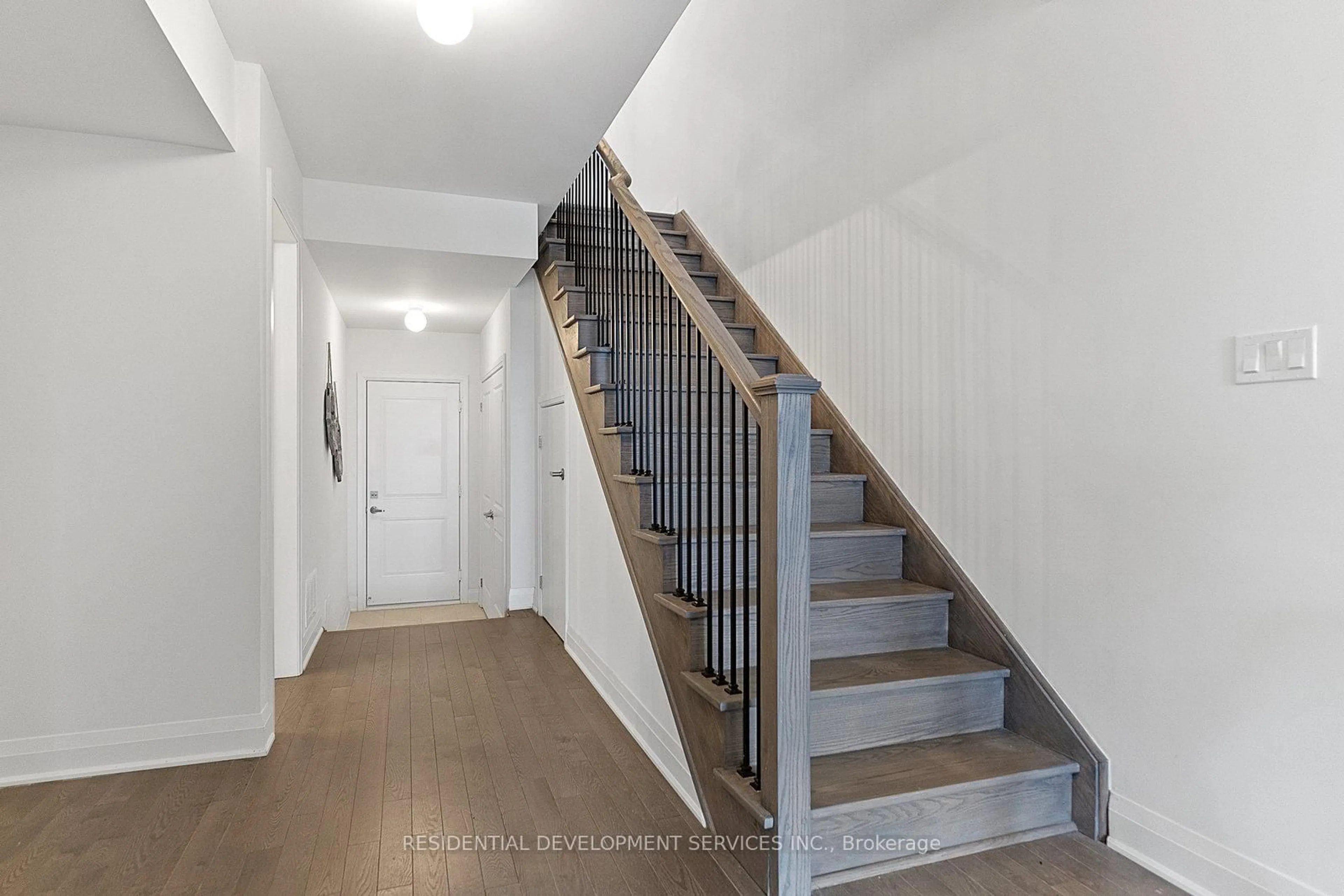 Stairs for 609 Port Darlington Rd, Clarington Ontario L1C 7G1