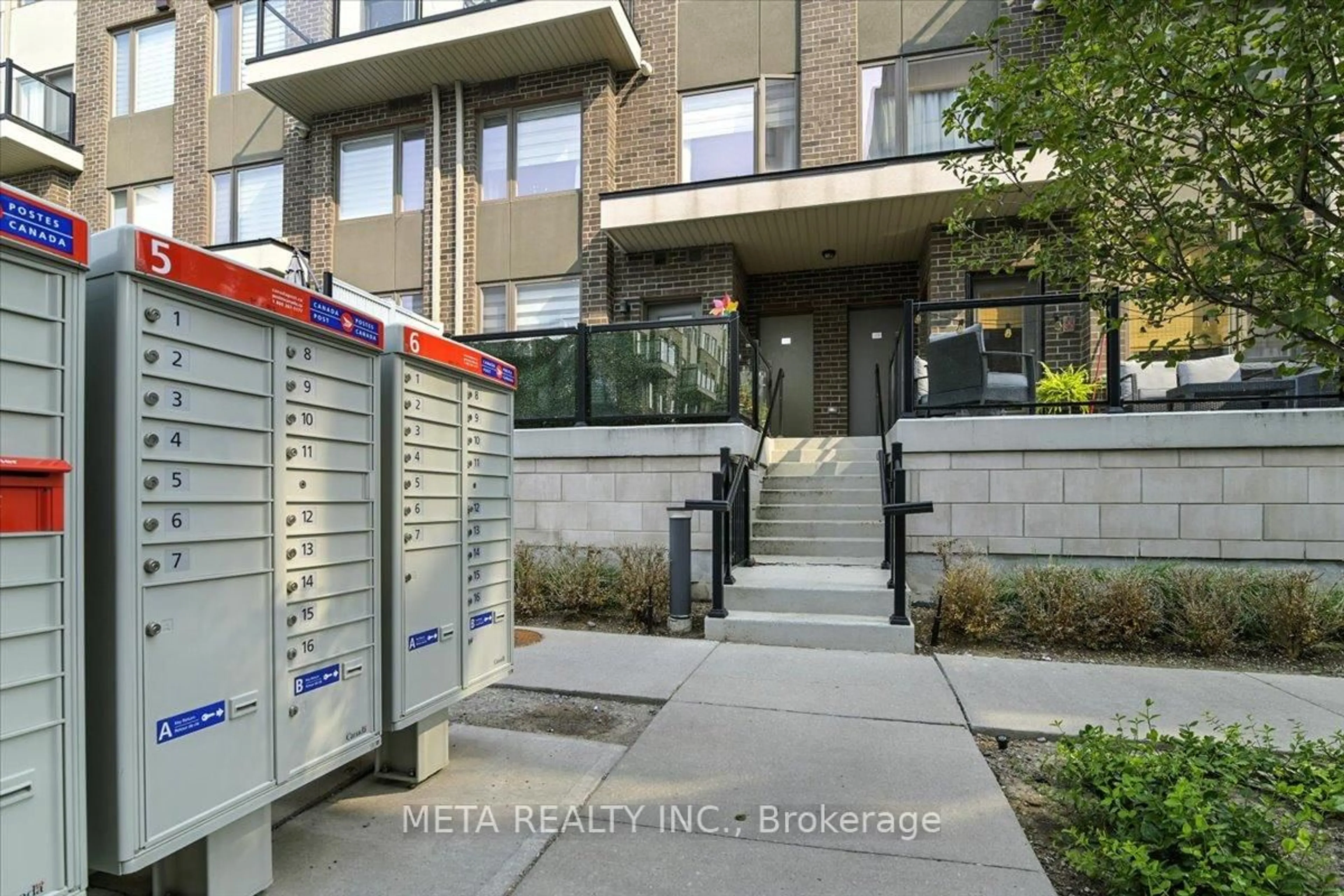 Indoor entryway for 1460 Whites Rd #220, Pickering Ontario L1V 0E8