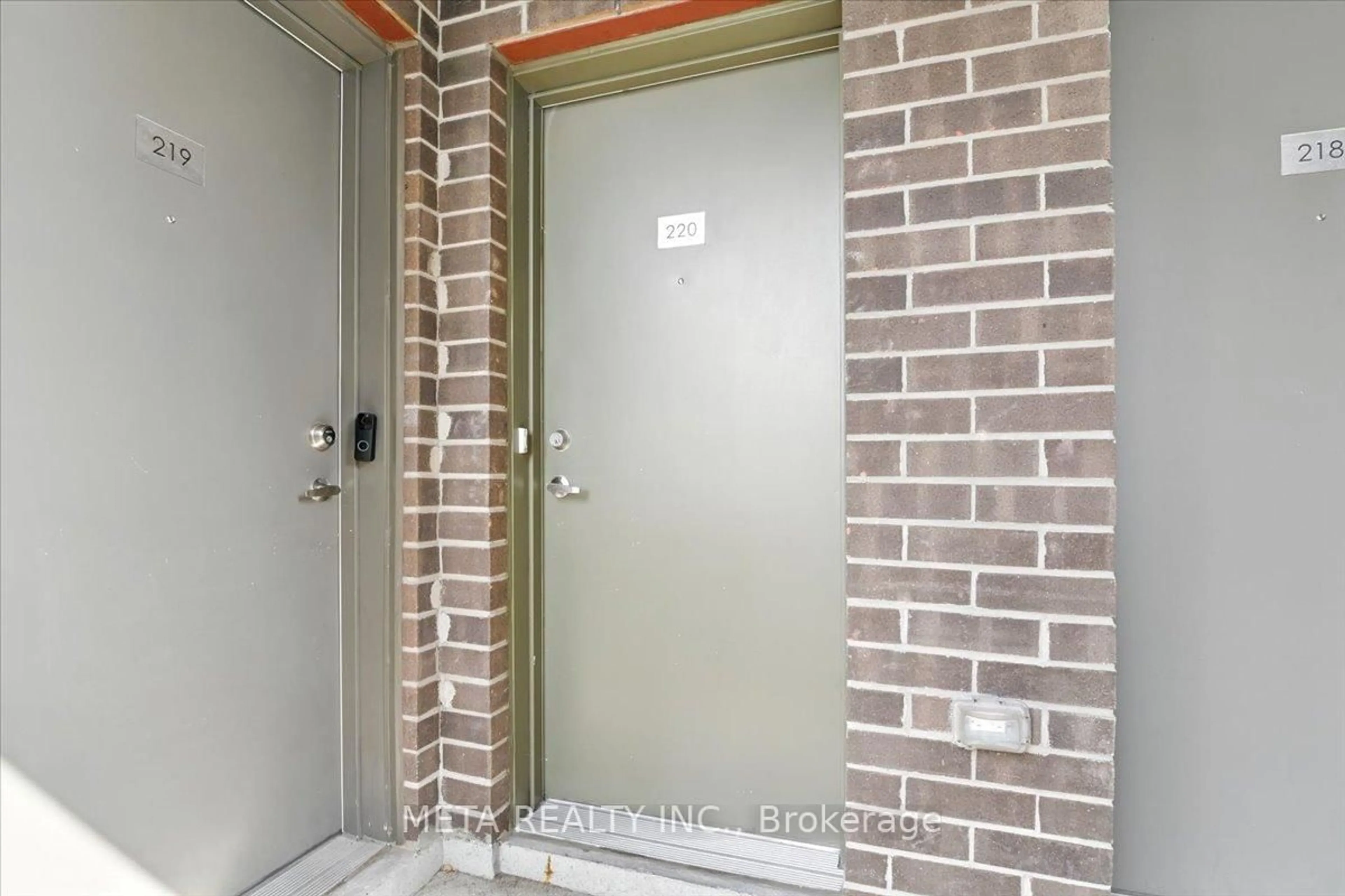 Indoor entryway for 1460 Whites Rd #220, Pickering Ontario L1V 0E8