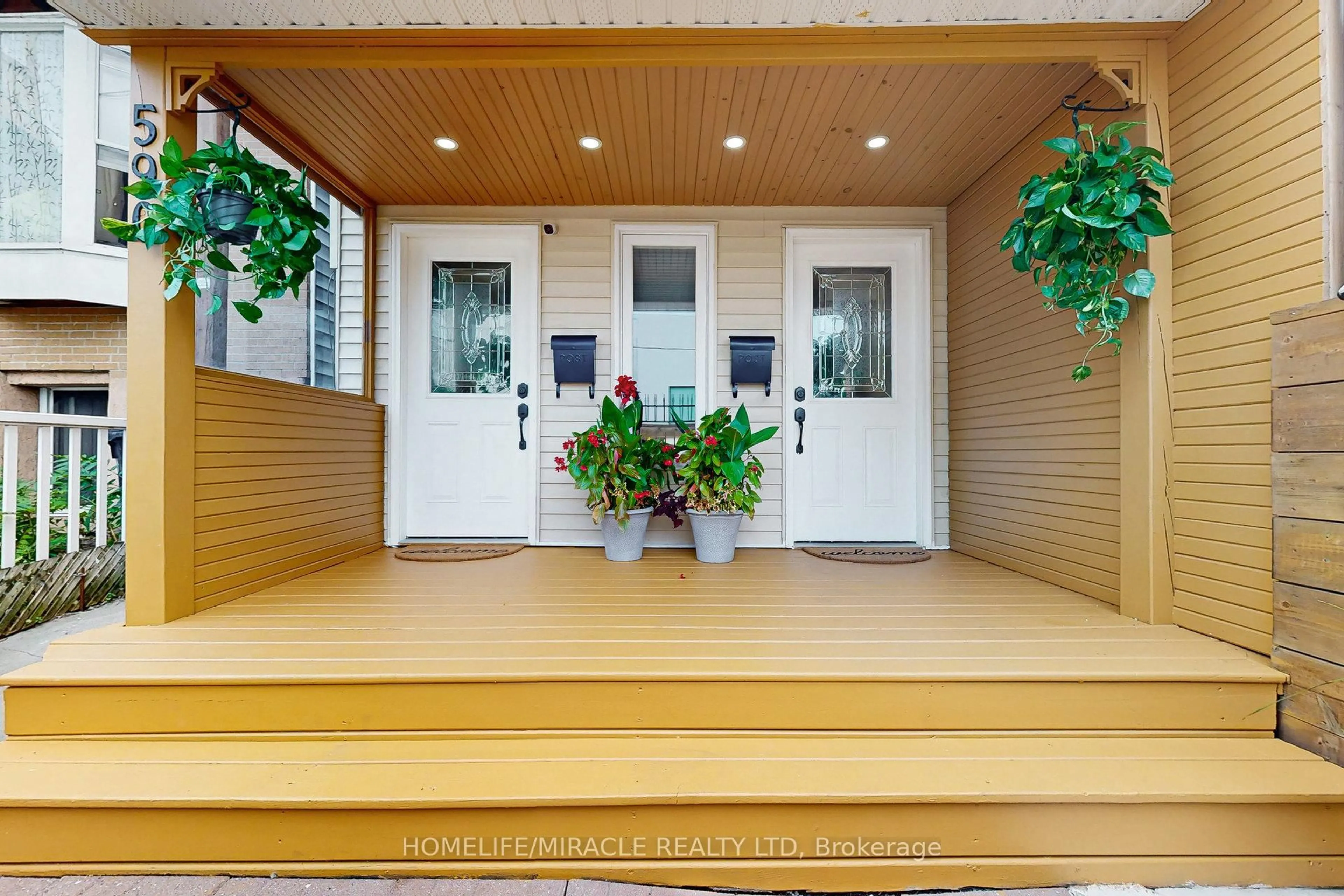 Indoor entryway for 590 Jones Ave, Toronto Ontario M4J 3H3